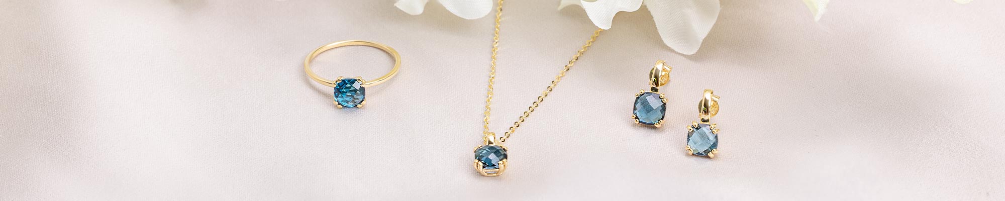 Bruidssieraden met blauwe steen Bruidssieraden met blauwe steen