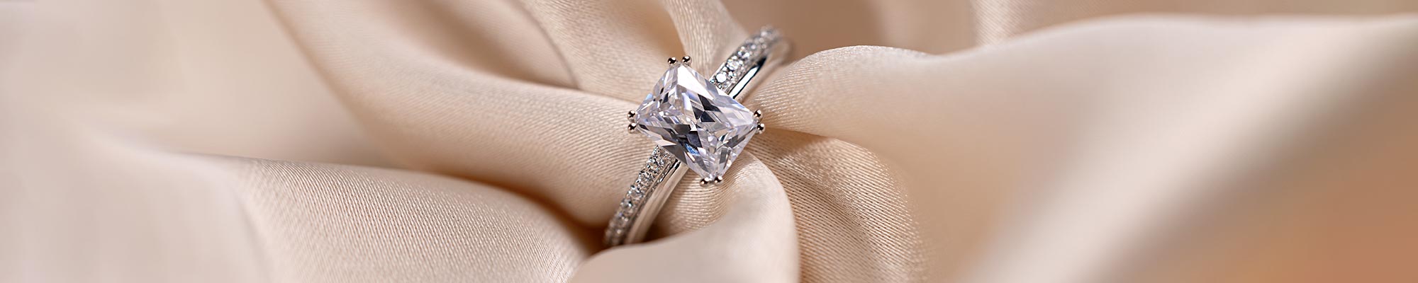 Ring met groene steen Ring met groene steen