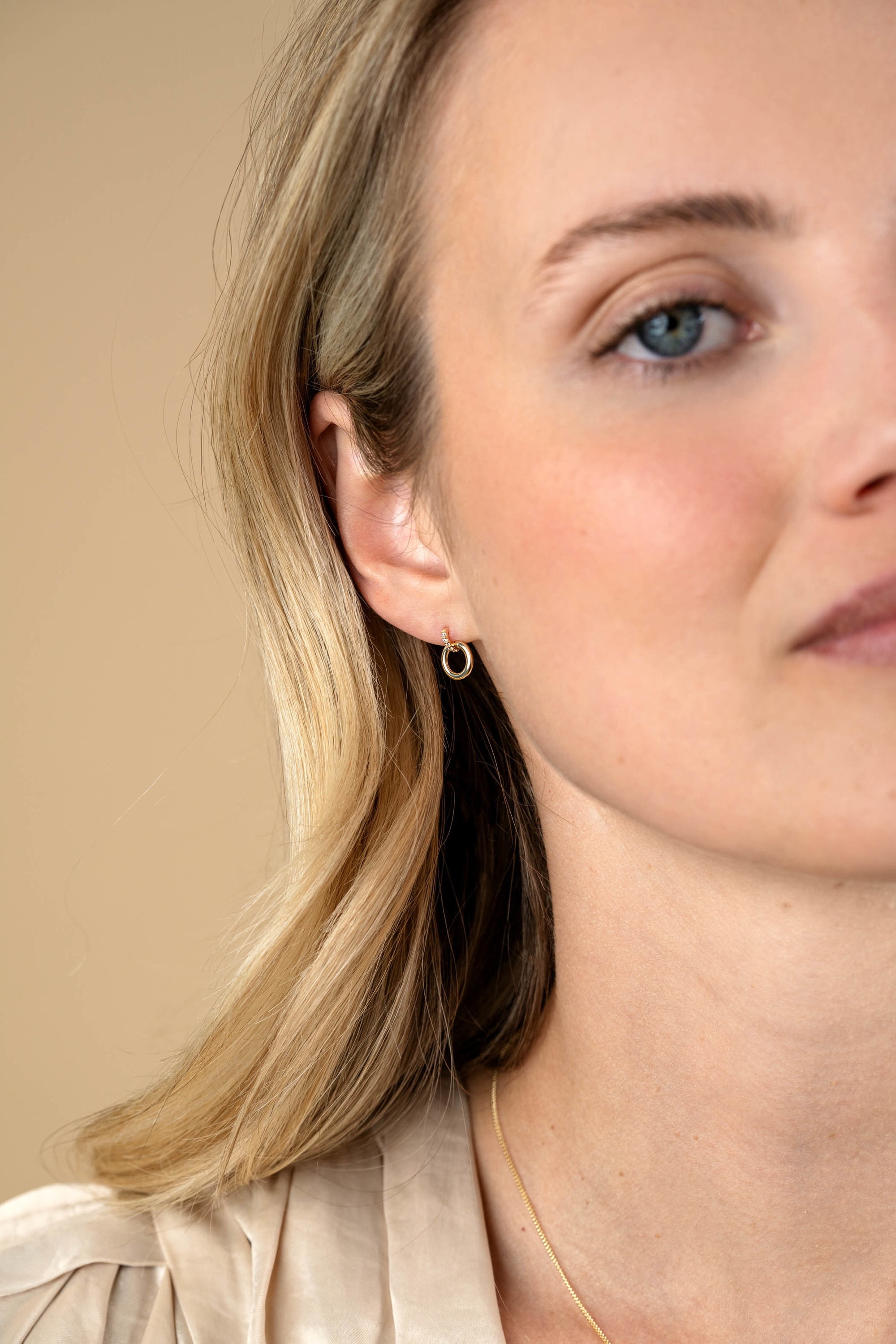 11mm ZINZI Gold 14 ct gold round stud earrings with tops set with white cubic zirconias ZGO512