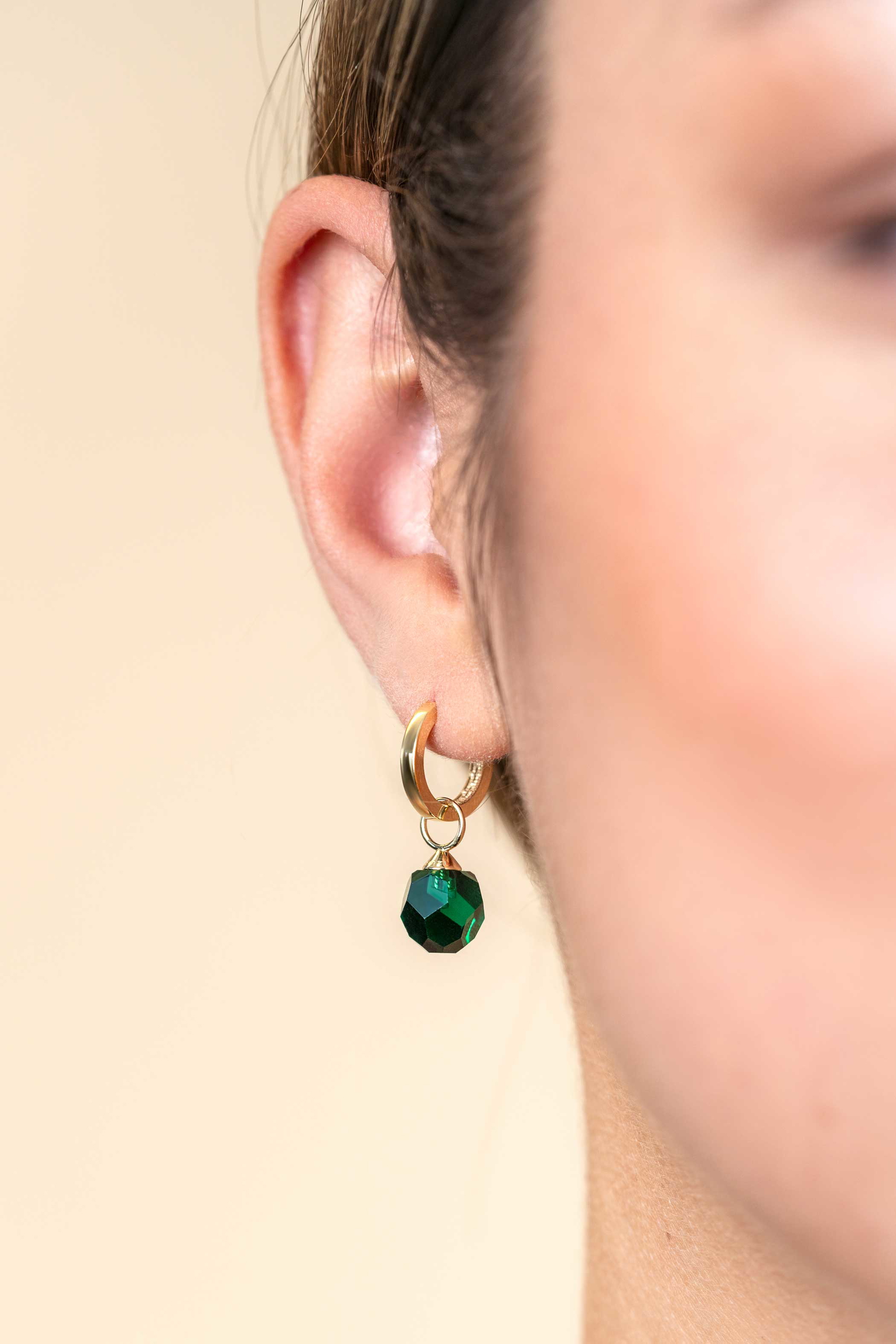 ZINZI 14K Gold Earrings Pendants Green Beads 8mm ZGCH144G (excl. hoop earrings)