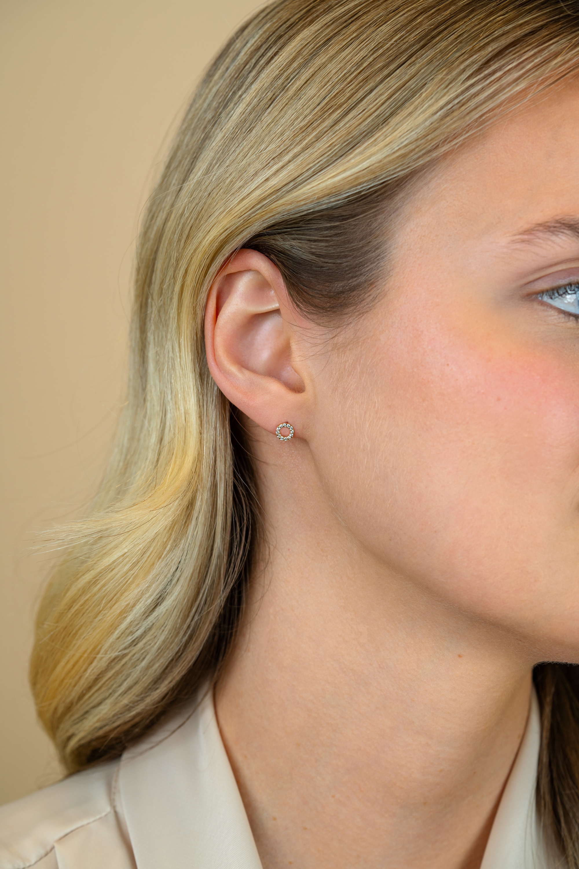 ZINZI GOLD oorknopjes rond open zirconia's 5.5mm