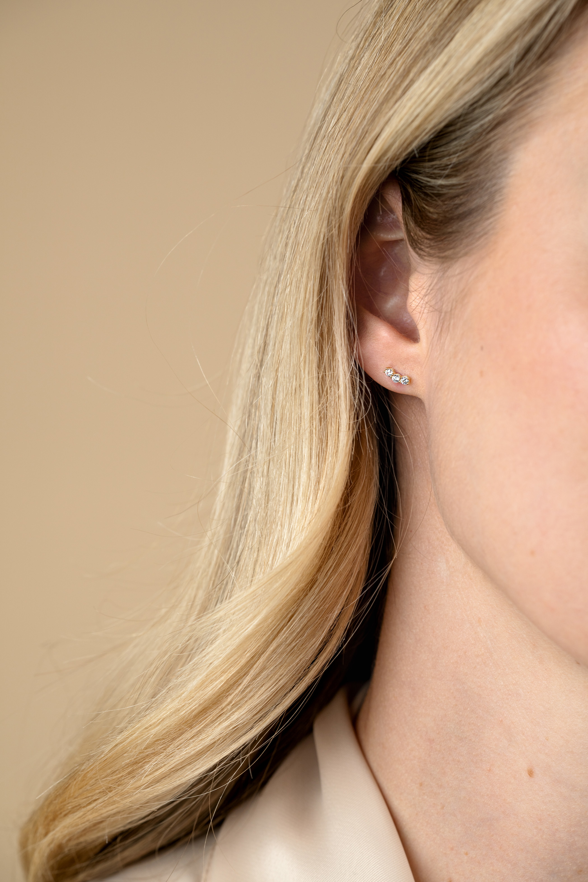 7mm ZINZI Gold 14 ct gold stud earrings with three white cubic zirconias in a row setting ZGO515