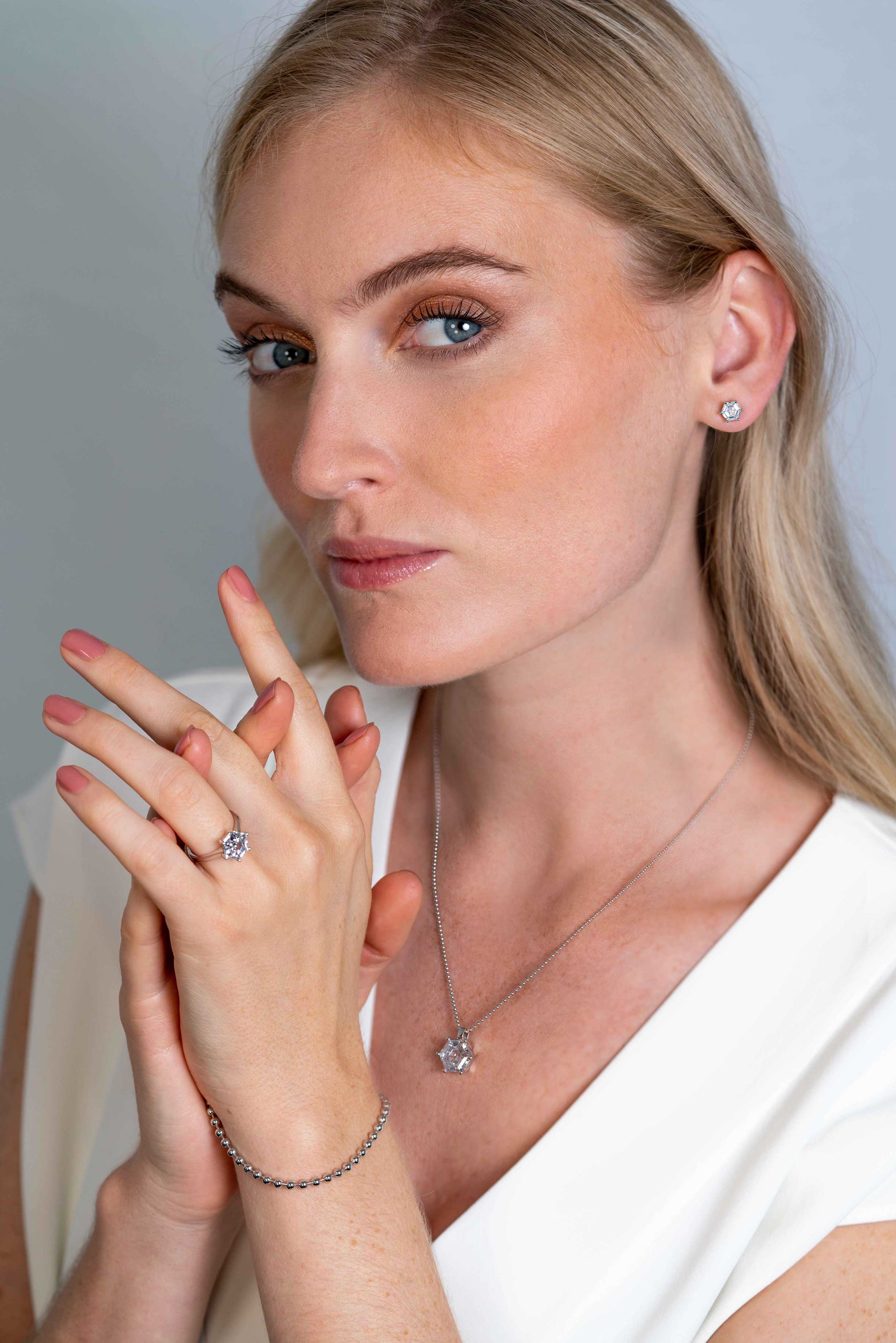 7mm ZINZI Sterling Silver Stud Earrings Hexagon with White Zirconia ZIO2259