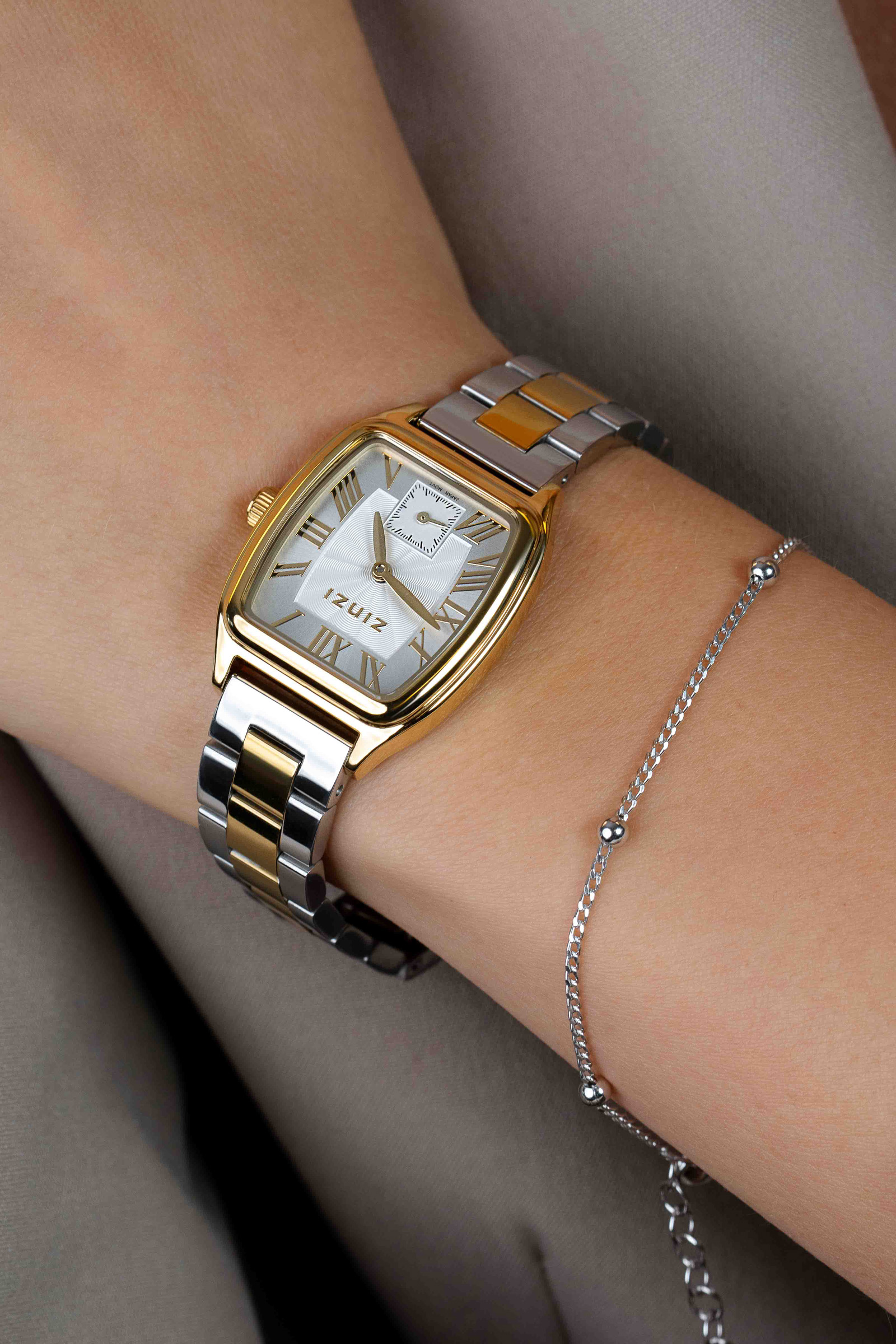 ZINZI Contour bicolor horloge zilveren sunray wijzerplaat en vintage kast stalen bicolor schakelband 26mm extra dun ZIW3033
