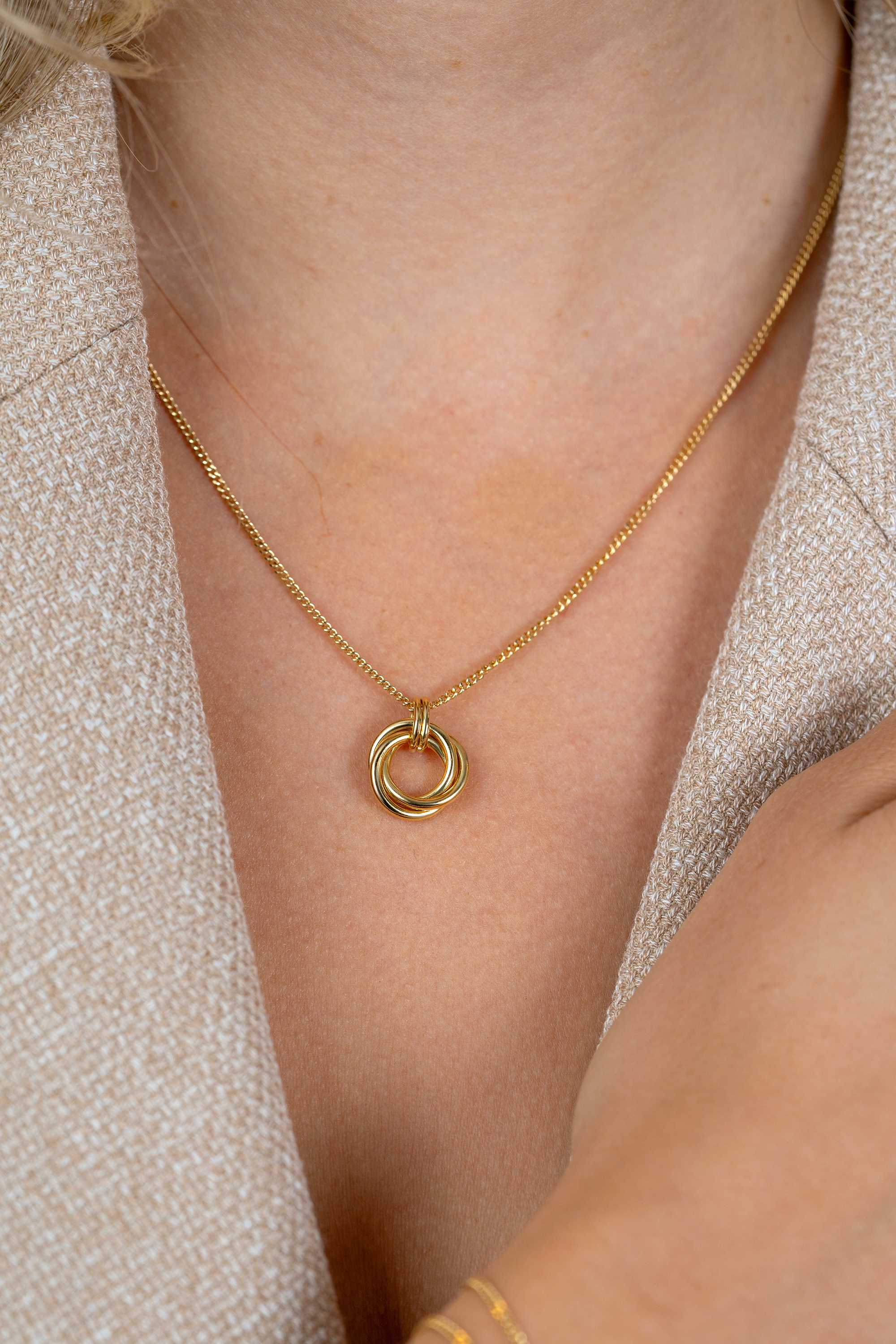ZINZI zlv. collier gg.verg.hanger 3 verbonden ringen