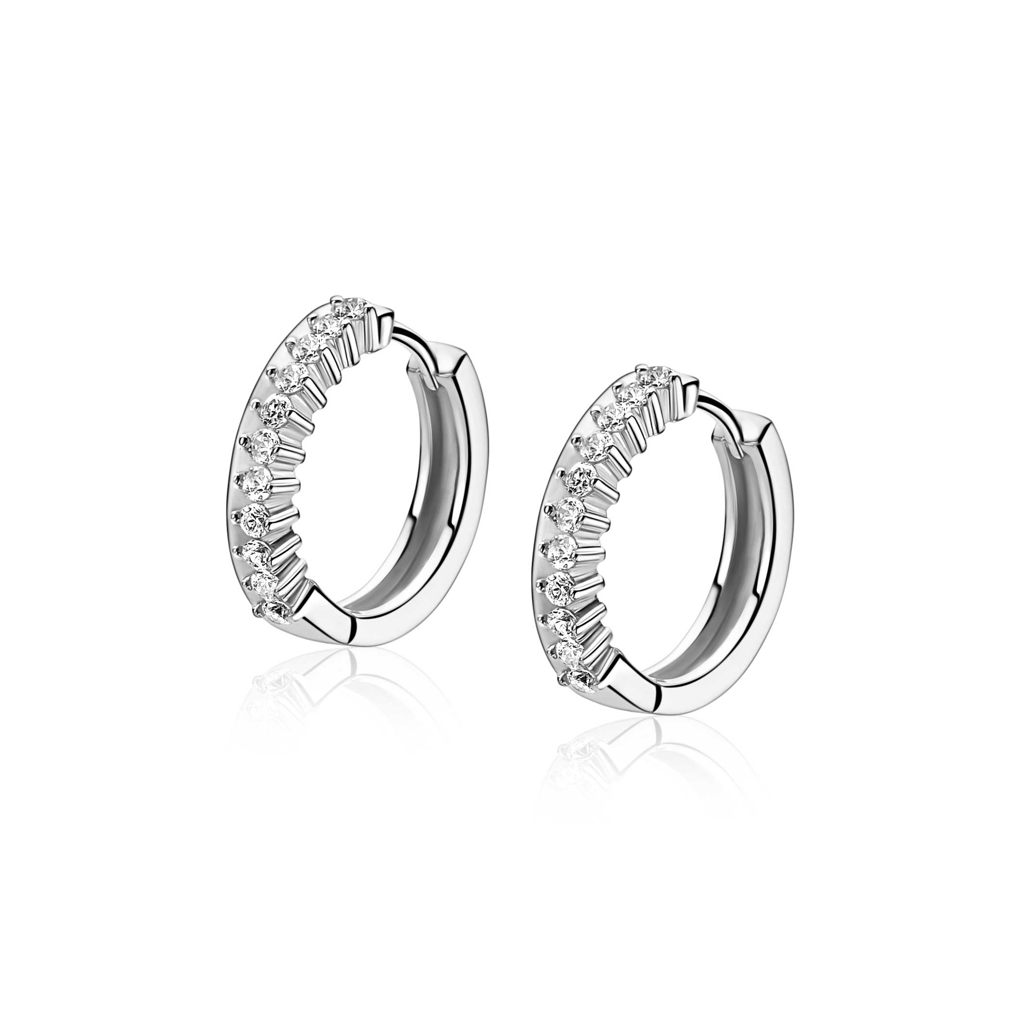 15mm ZINZI zilveren oorringen bezet met een rij witte zirkonia’s in verfijnde chatonzetting, luxe klapsluiting ZIO2870