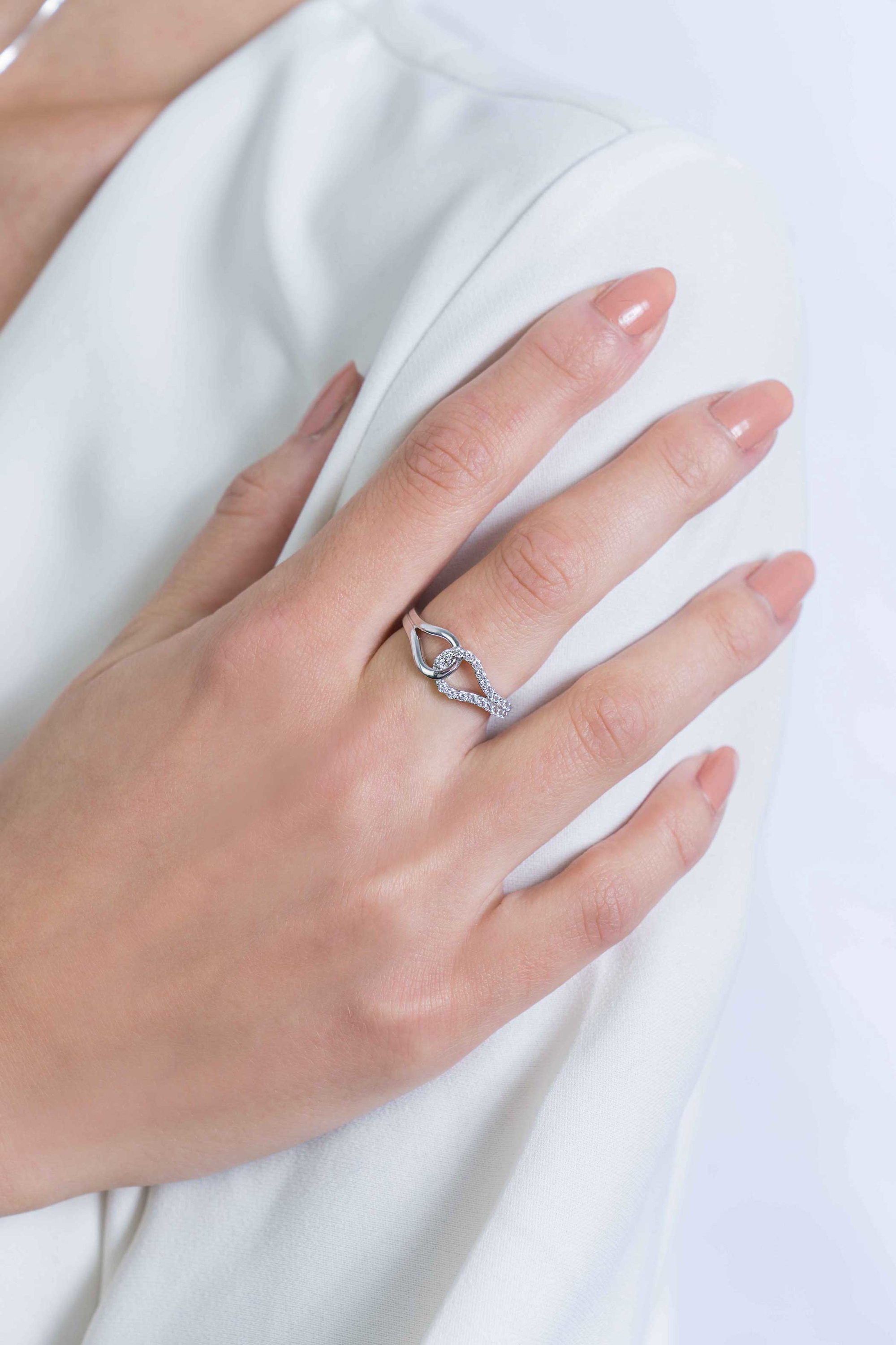 ZINZI Sterling Silver Ring White Zirconias ZIR2119