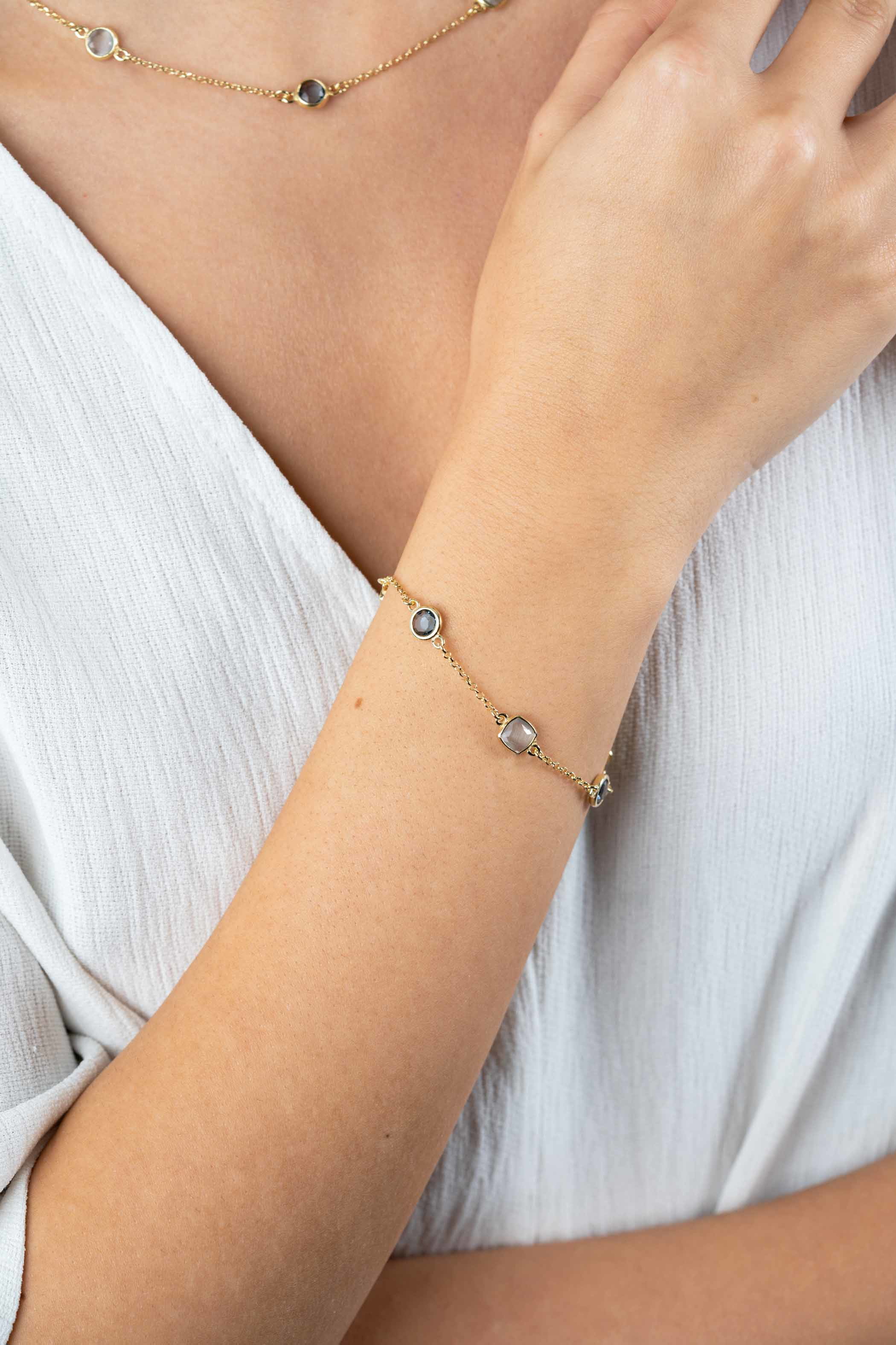 ZINZI zlv. armband gg.verg. met blauw/melkwit zirc