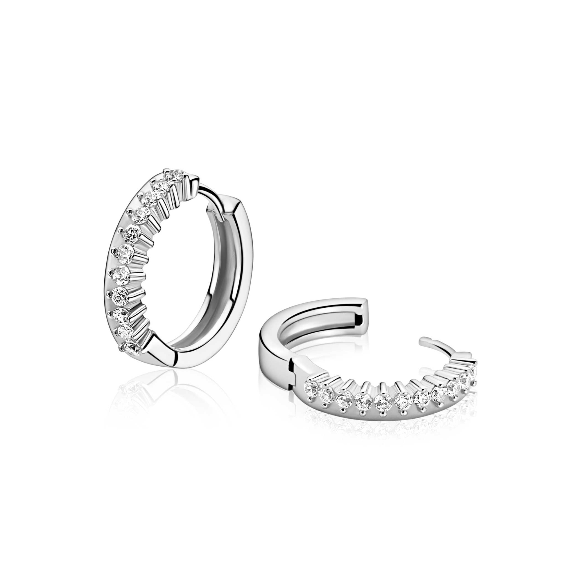 15mm ZINZI zilveren oorringen bezet met een rij witte zirkonia’s in verfijnde chatonzetting, luxe klapsluiting ZIO2870