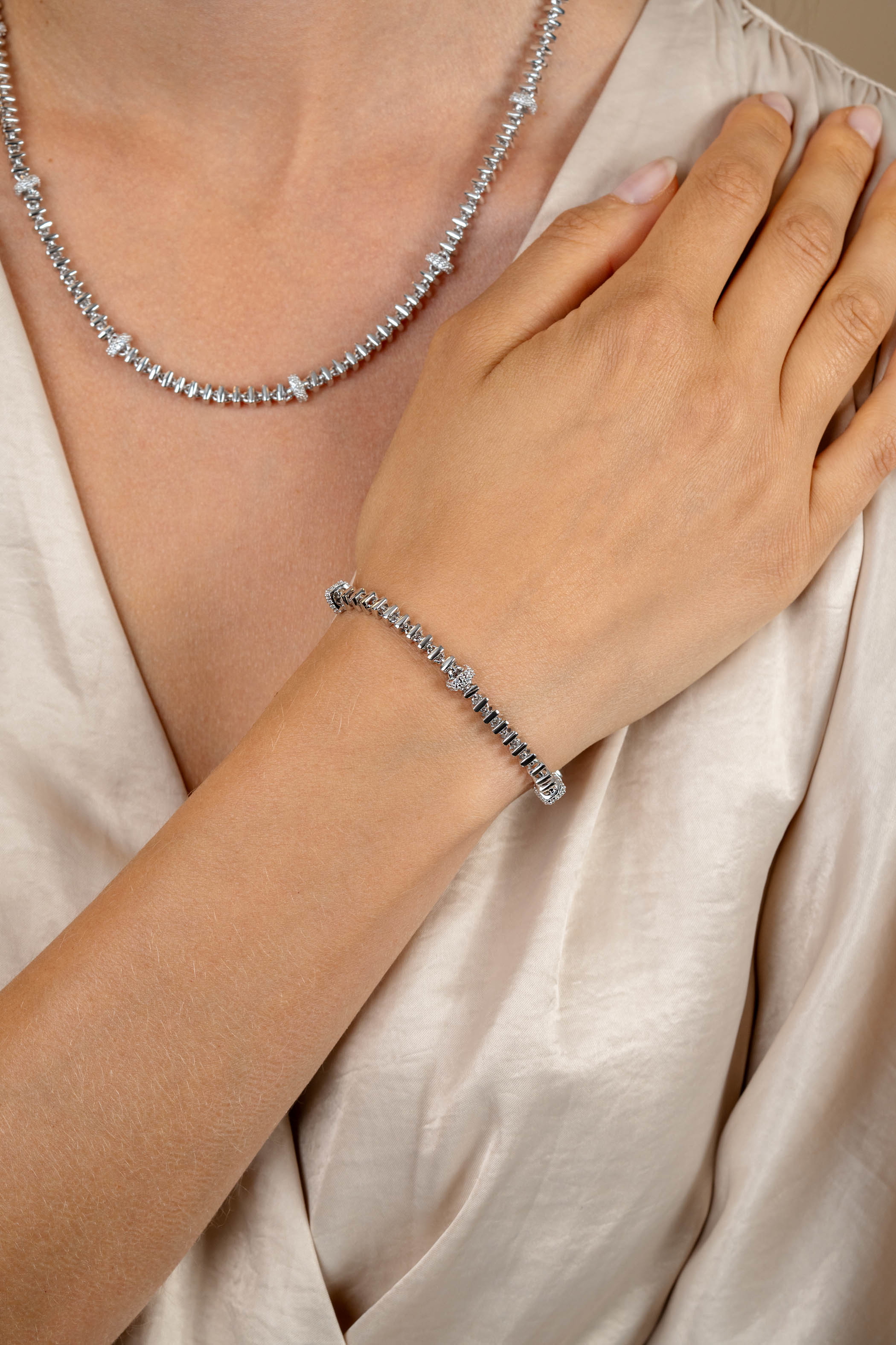 ZINZI silver square link bracelet 6mm wide, alternately set with white cubic zirconias 19cm ZIA2678