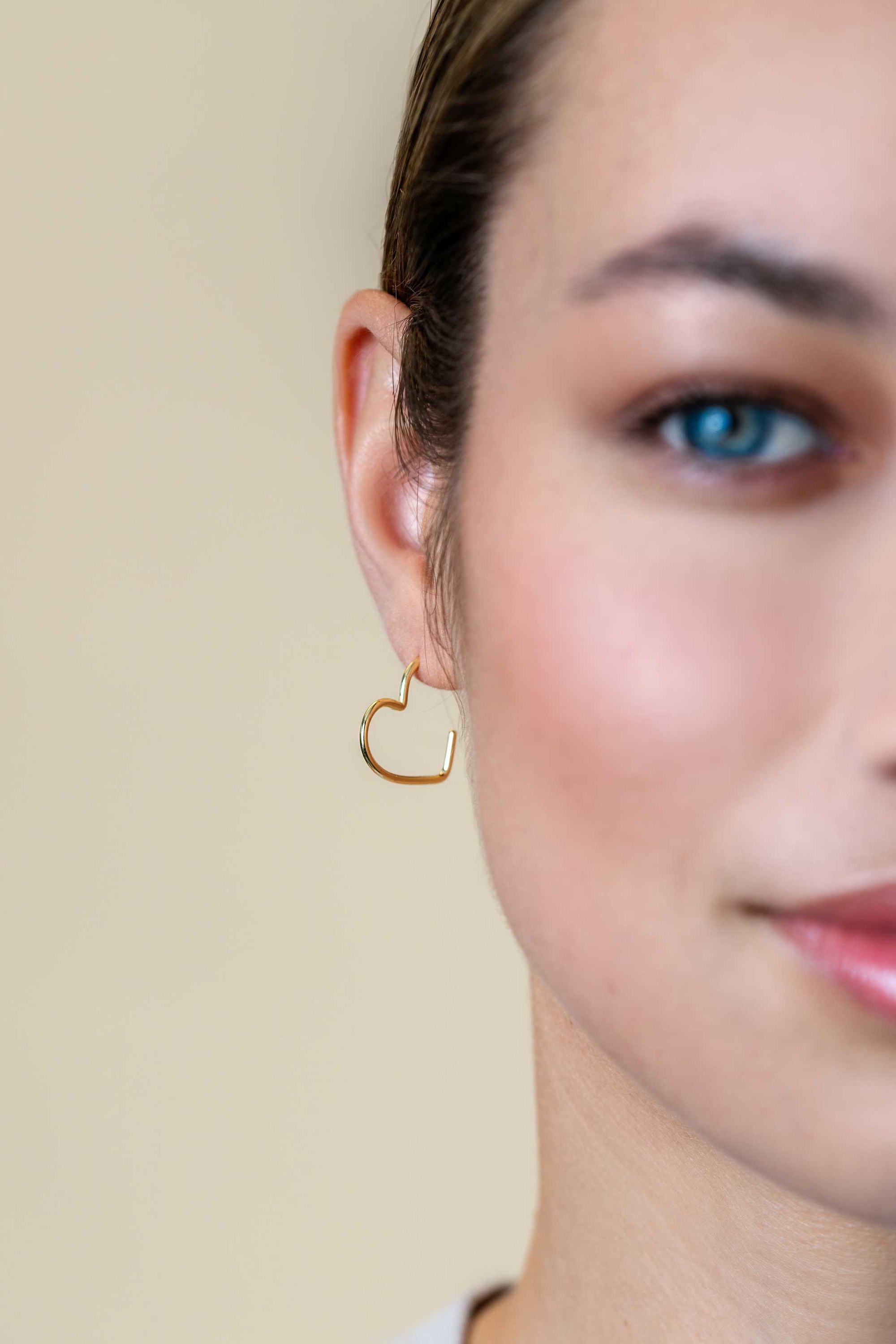18mm ZINZI gold plated silver half hoop earrings in heart shape, 1.4mm tube thickness with butterfly clasp ZIO2584G
