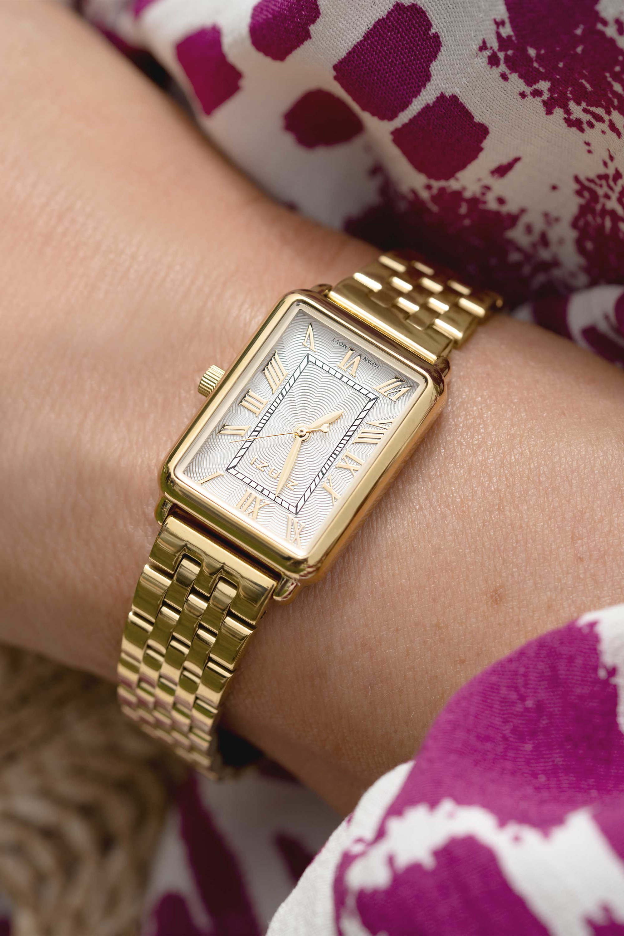 ZINZI Elegance bicolor horloge witte wijzerplaat en rechthoekige goudkleurige kast en geel vergulde stalen schakelband 28mm extra dun ZIW1907GB