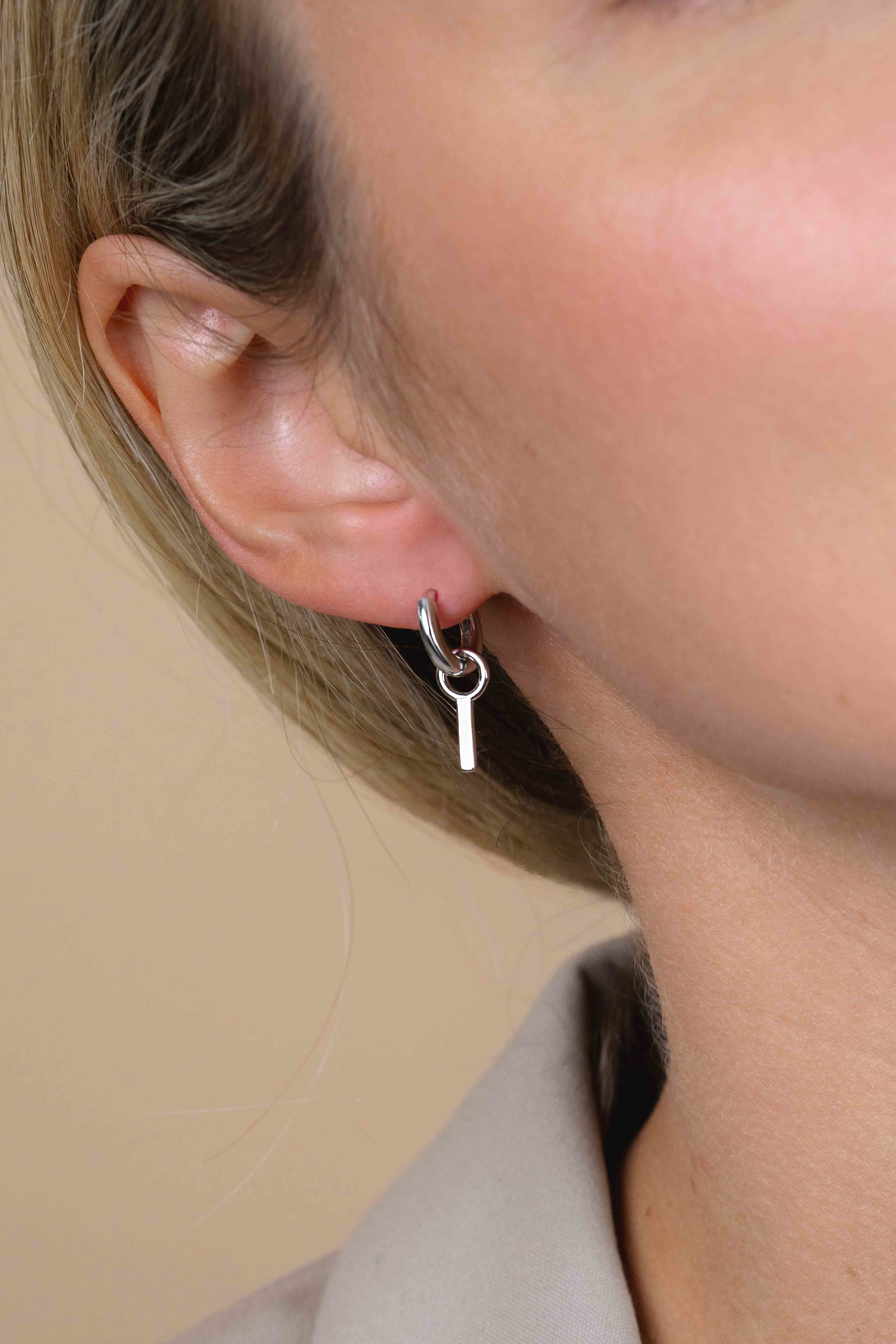 ZINZI Sterling Silver Letter Earrings Pendant I price per piece ZICH2144I (excl. hoop earrings)