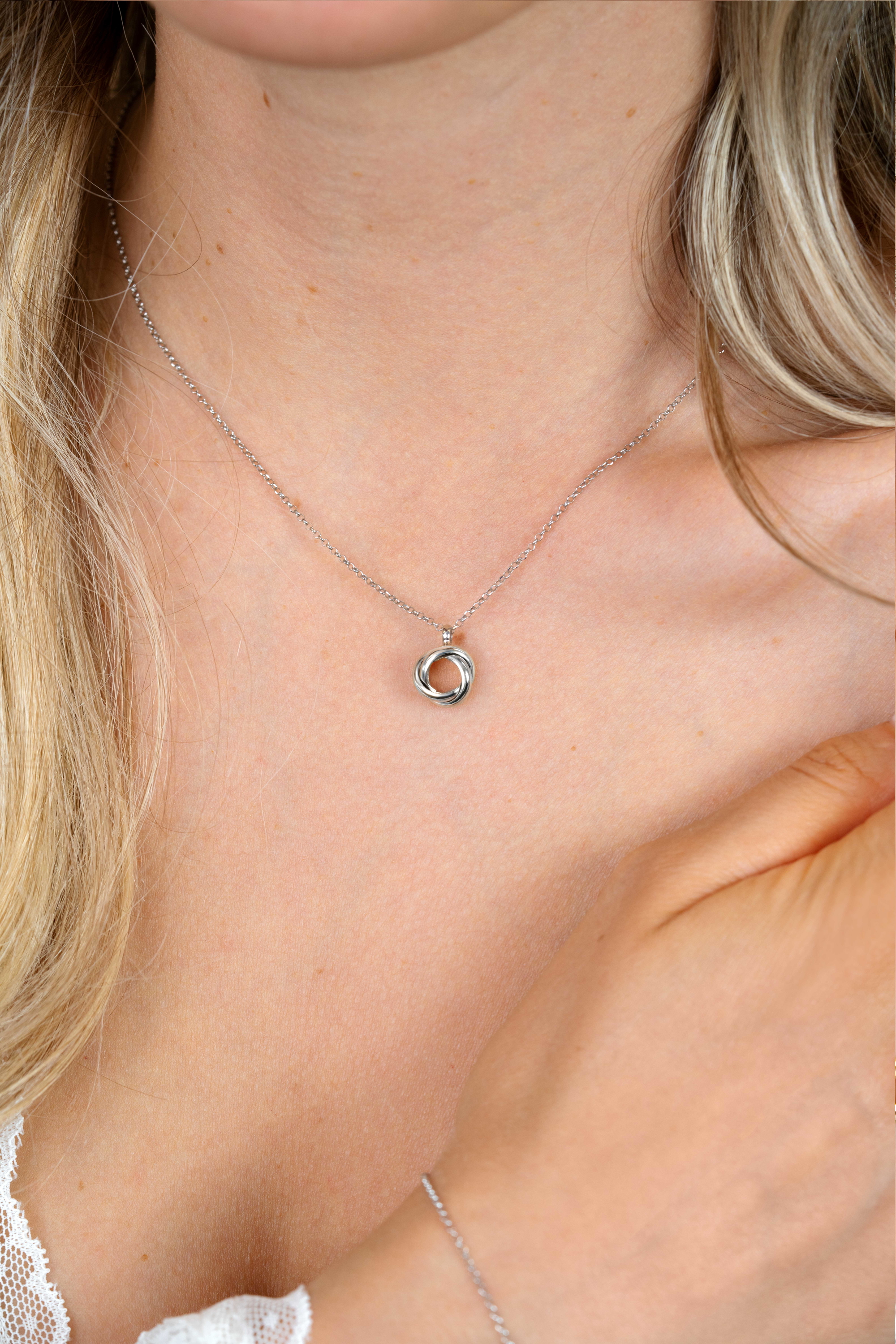 ZINZI zilveren collier 45cm met hanger van drie verbonden ringen (knoop-stijl) ZIC2890
