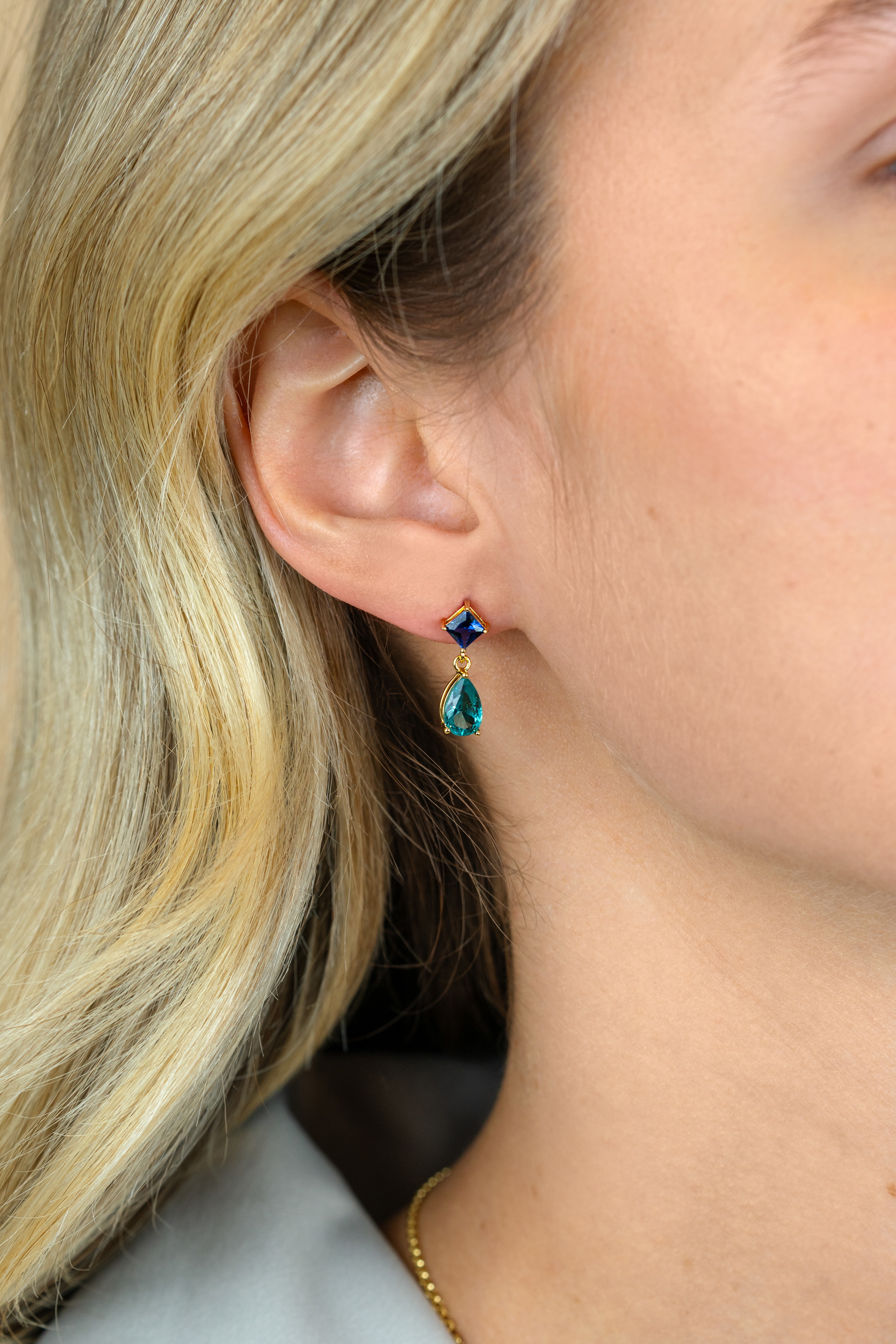 17,5mm ZINZI gold plated zilveren oorstekers turquoise peer en blauwe ruitvorm ZIO2745