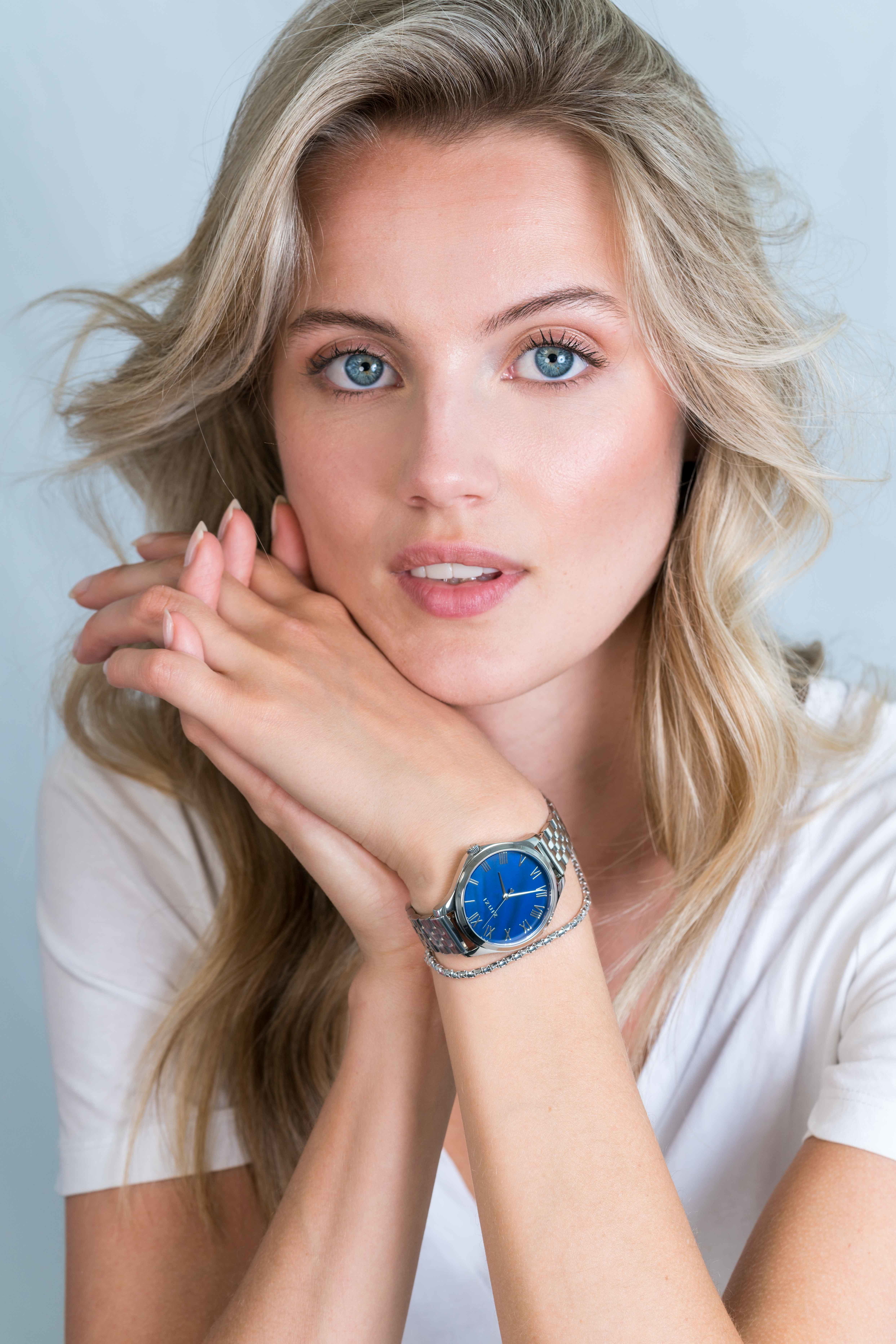 ZINZI horloge JULIA 34mm donkerblauwe parelmoer wijzerplaat romeinse cijfers stalen kast en band ZIW1146
