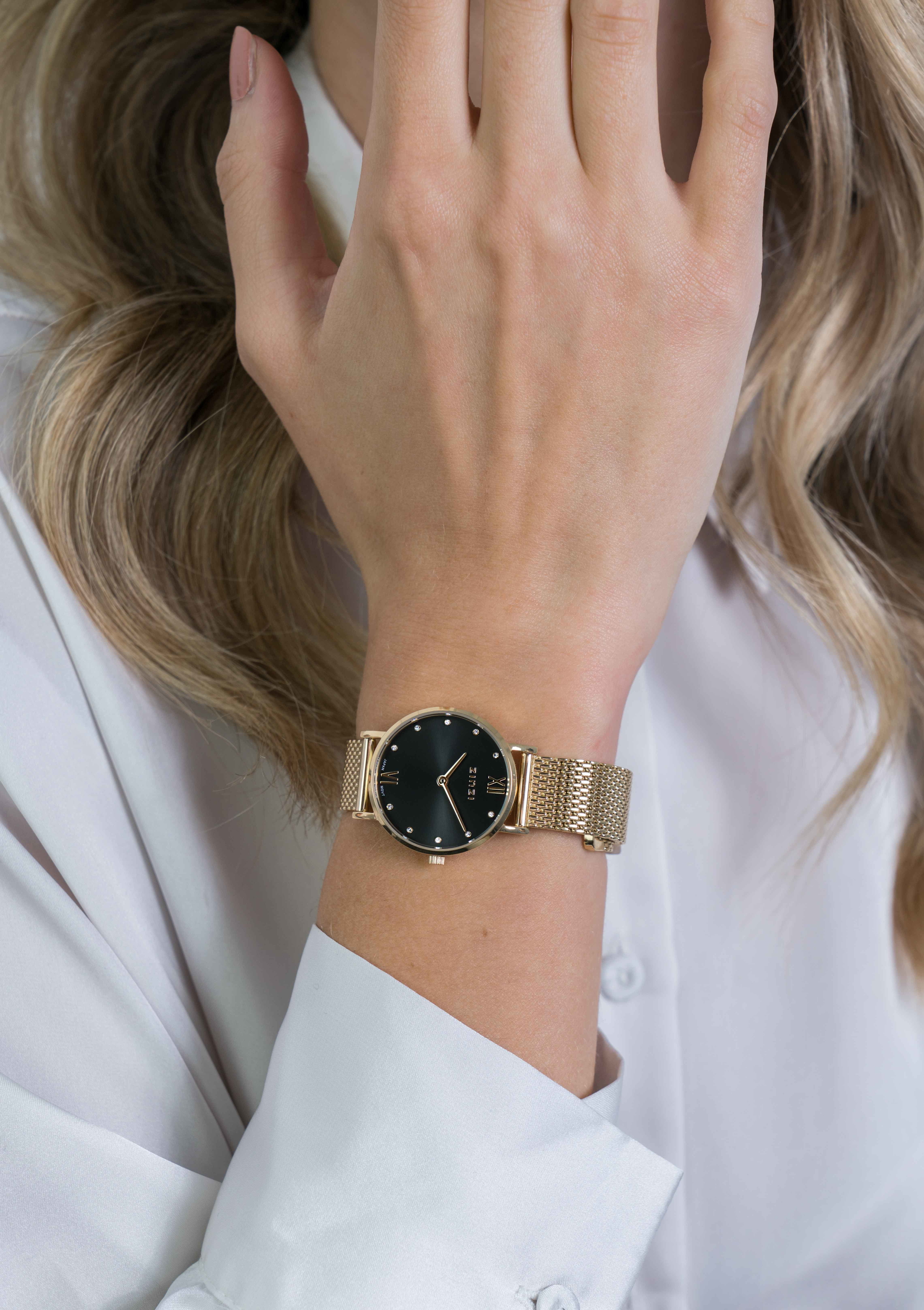 ZINZI Lady Crystal horloge zwarte wijzerplaat, geelgoudkleurige kast en stalen mesh band, witte crystals bij uuraanduiding, 28mm ZIW643M
