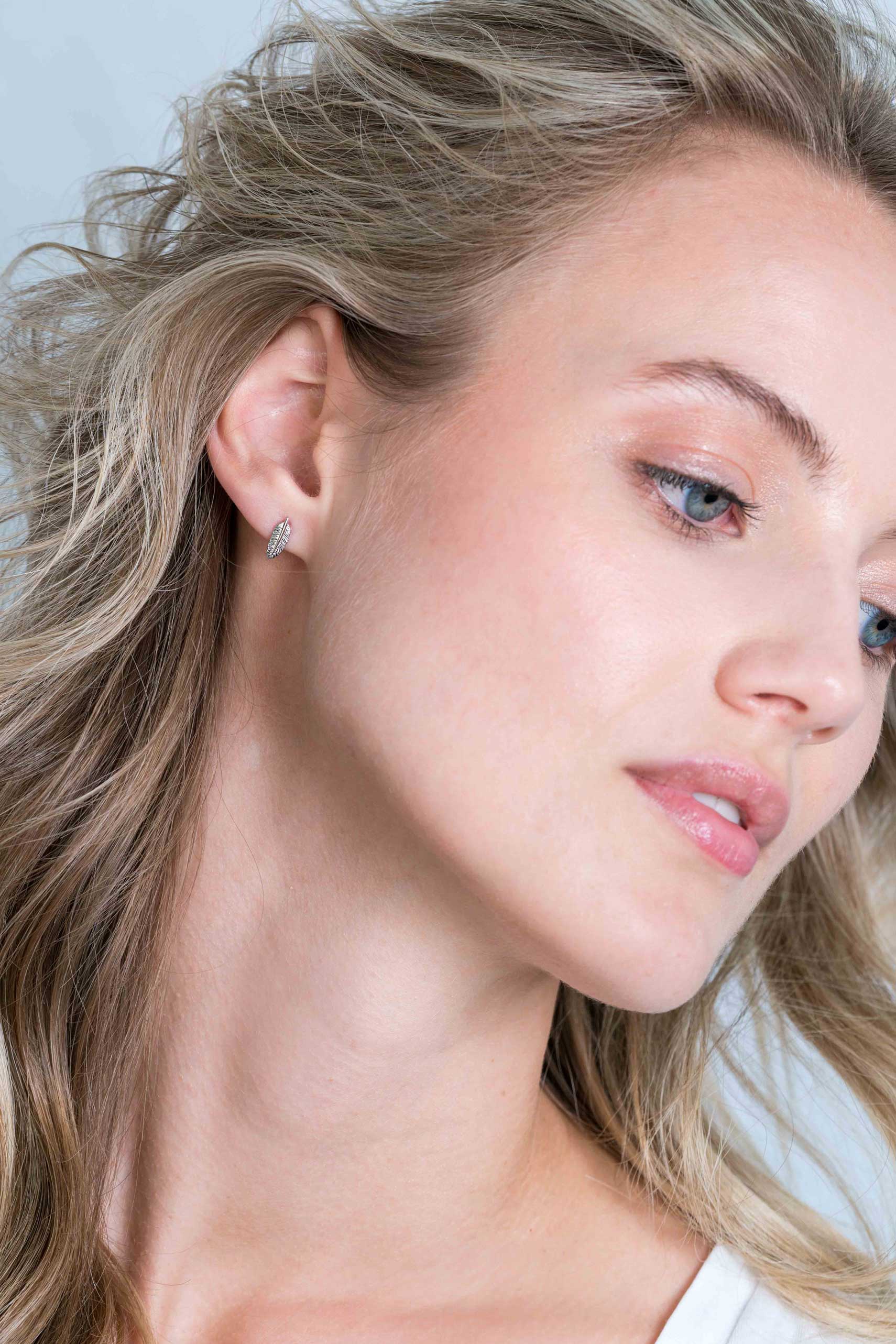 10mm ZINZI Sterling Silver Stud Earrings Feather ZIO2212