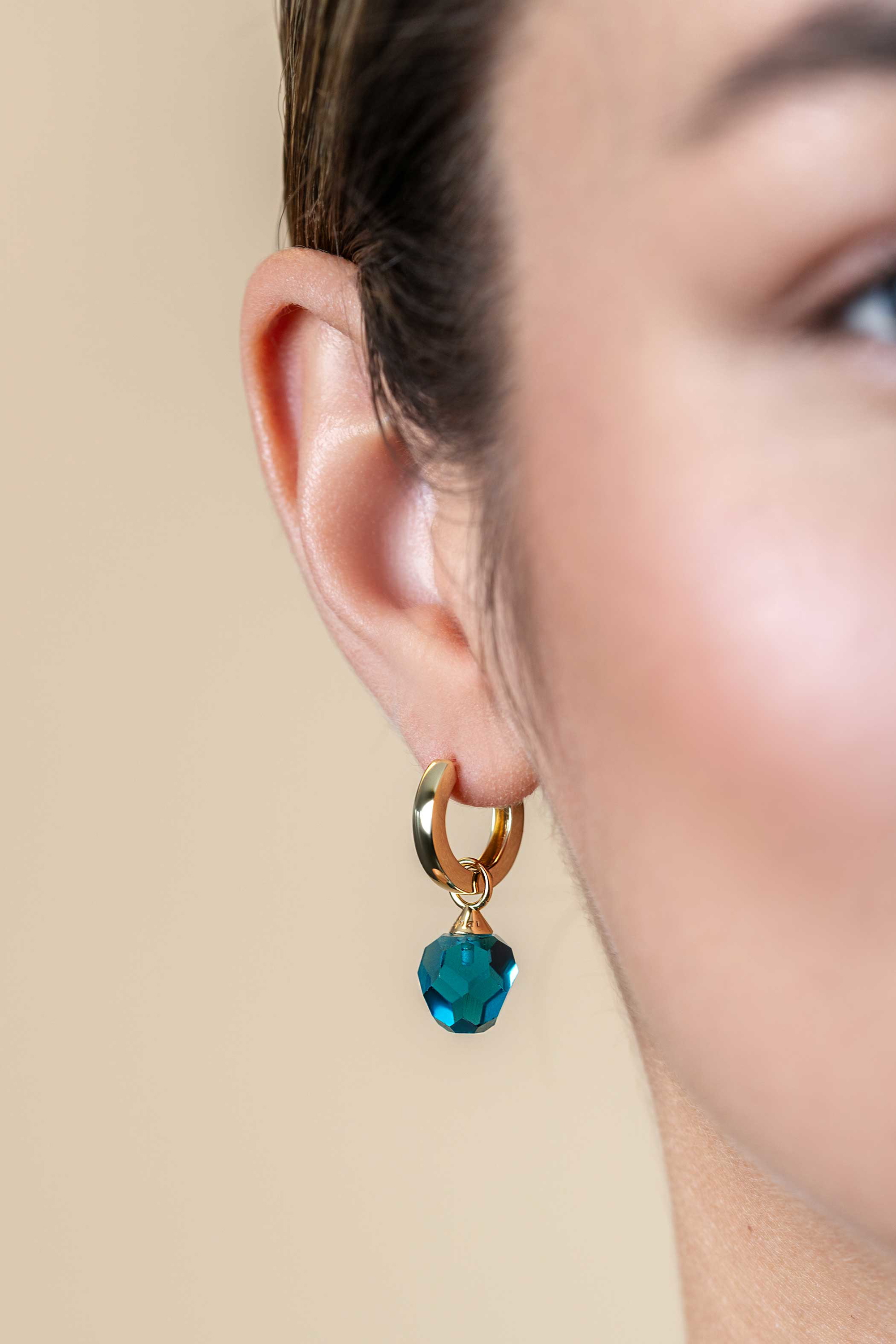 10mm ZINZI gold plated silver earring charms with blue bead ZICH266BG (without hoops)
