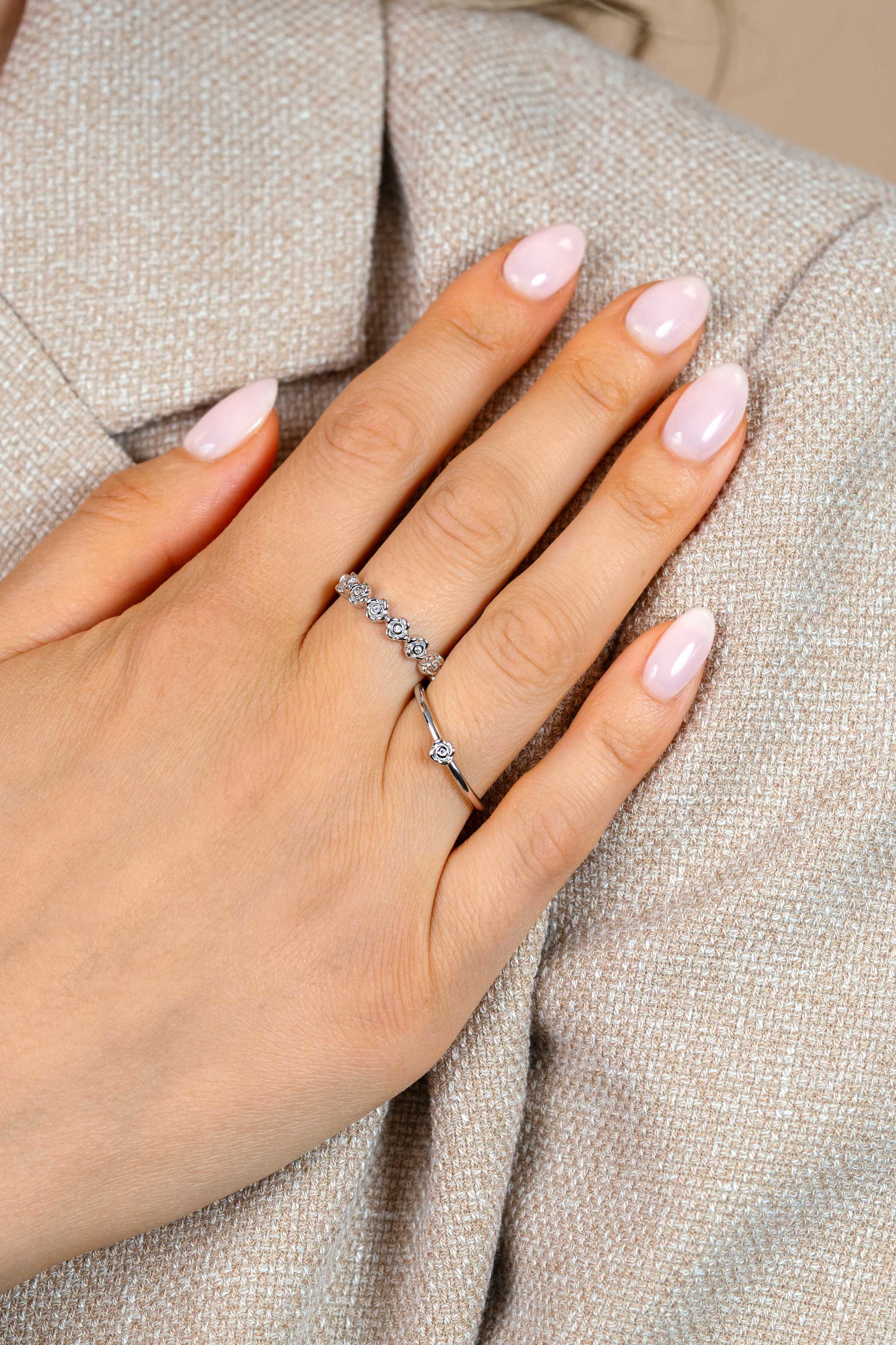 ZINZI zilveren ring met roosvorm (4mm), bezet met een witte zirkonia ZIR2872