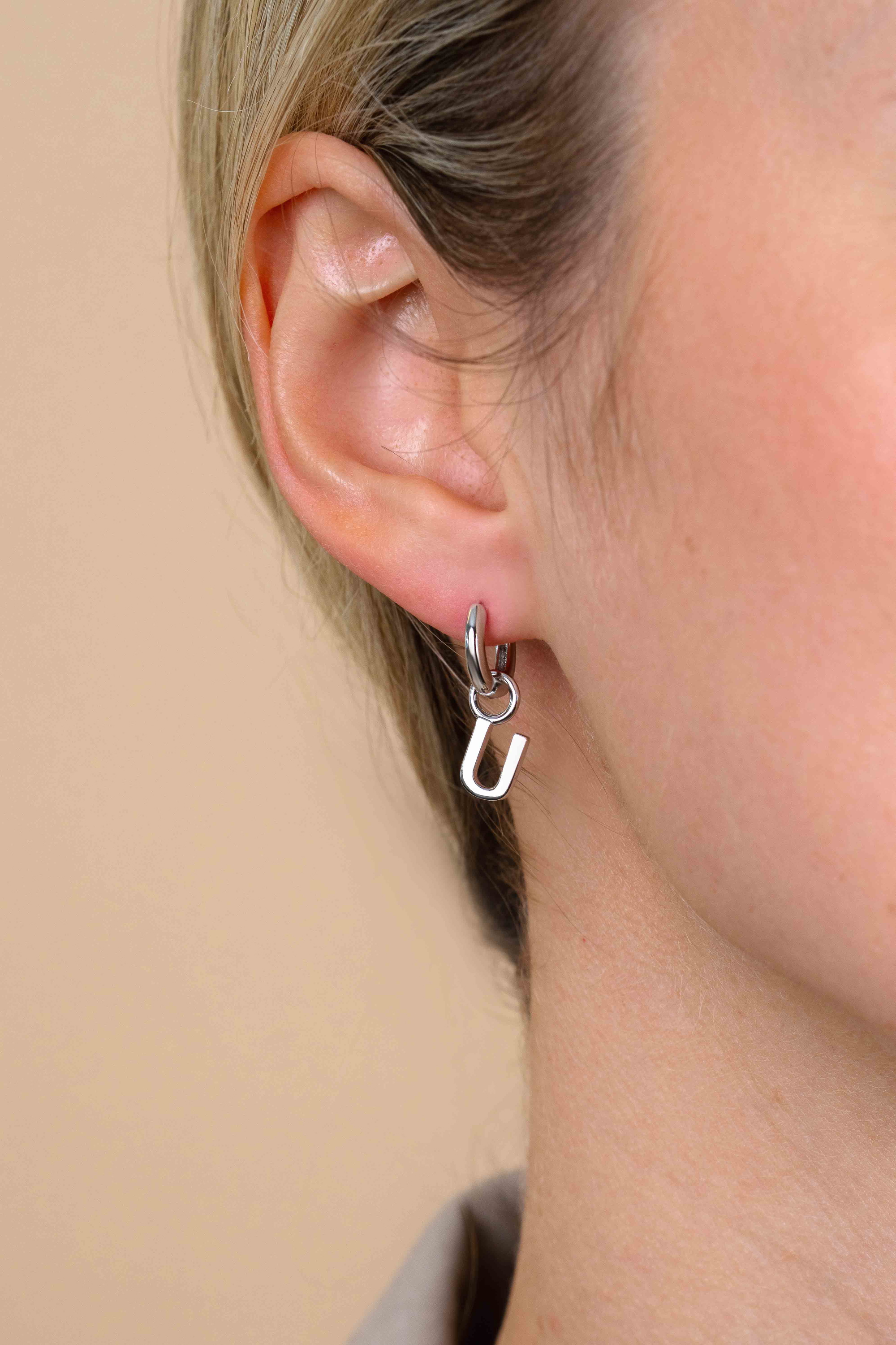 ZINZI Sterling Silver Letter Earrings Pendant U price per piece ZICH2144U (excl. hoop earrings)