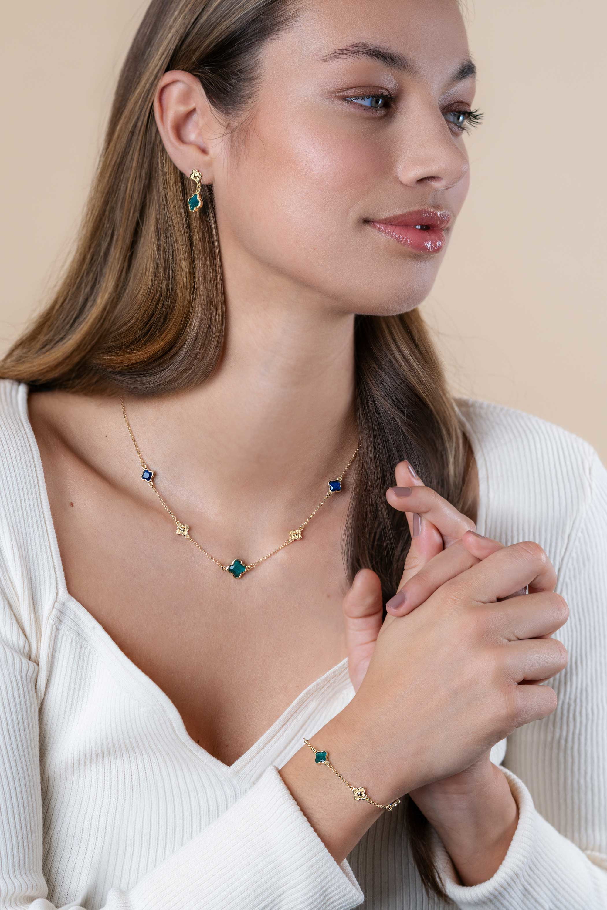 ZINZI gold plated zilveren schakel ketting met twee donkerblauwe klavers en een grotere groene klaver 40-45cm ZIC2583