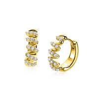 16mm ZINZI gold plated zilveren oorringen met een sierlijk open golvend design, bezet met witte zirkonia&rsquo;s, luxe klapsluiting ZIO2877Y