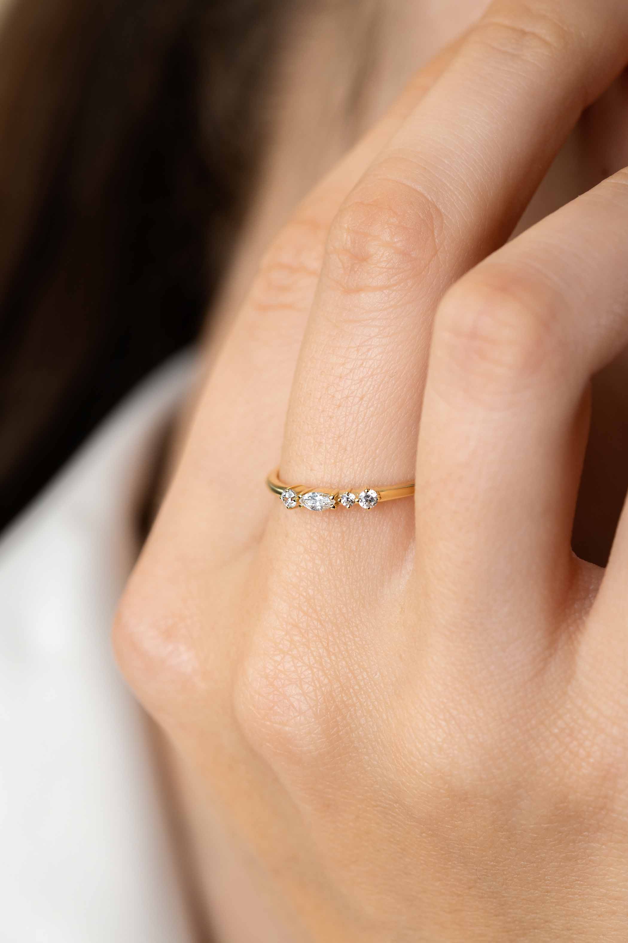 ZINZI Gold 14 krt gouden fantasie ring bezet met vierkante en peervormige witte zirconia's (2,5mm breed) ZGR464
