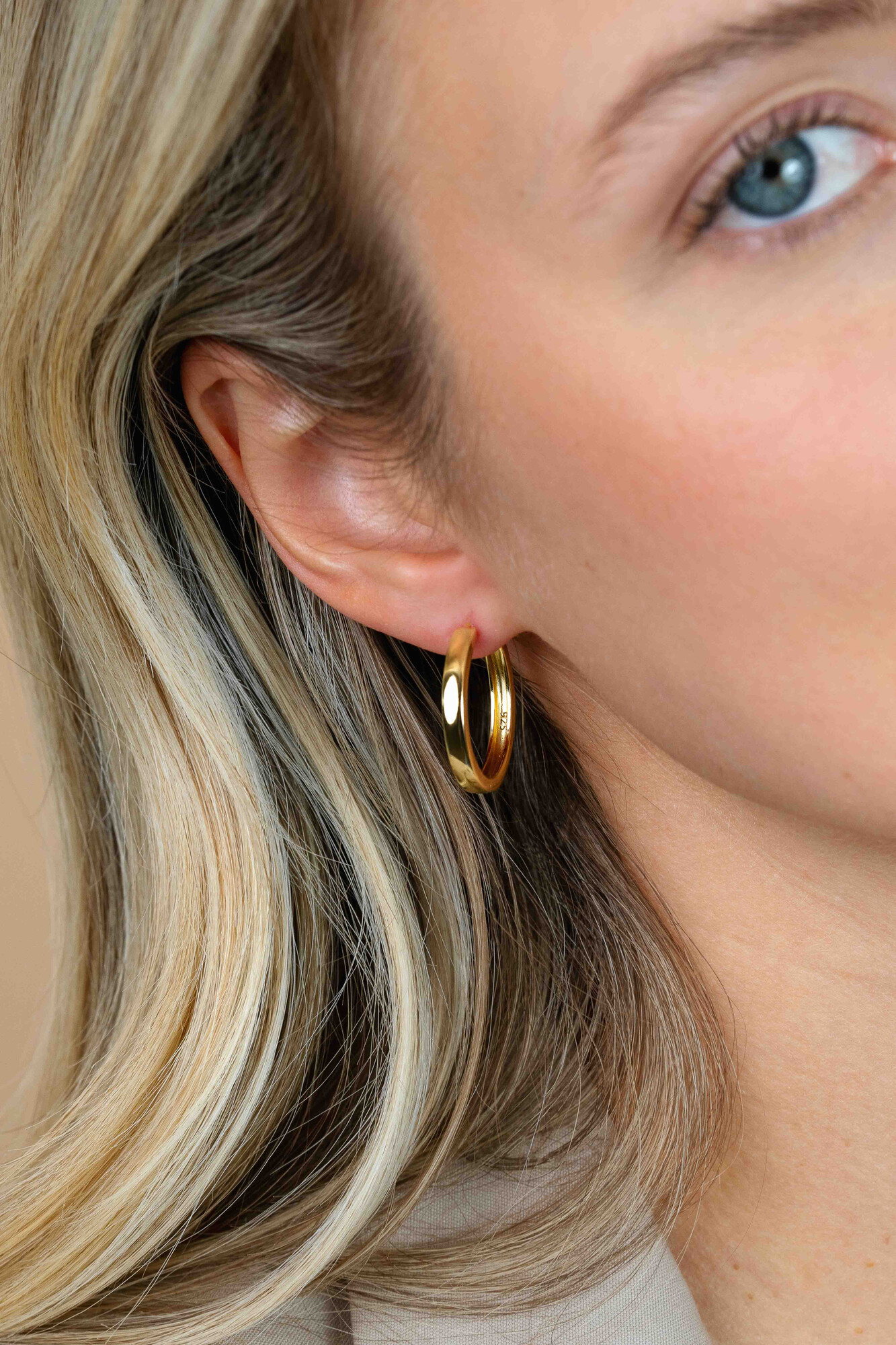 ZINZI gold plated zilveren oorringen 24 x 3mm met scharniersluiting ZIO192G