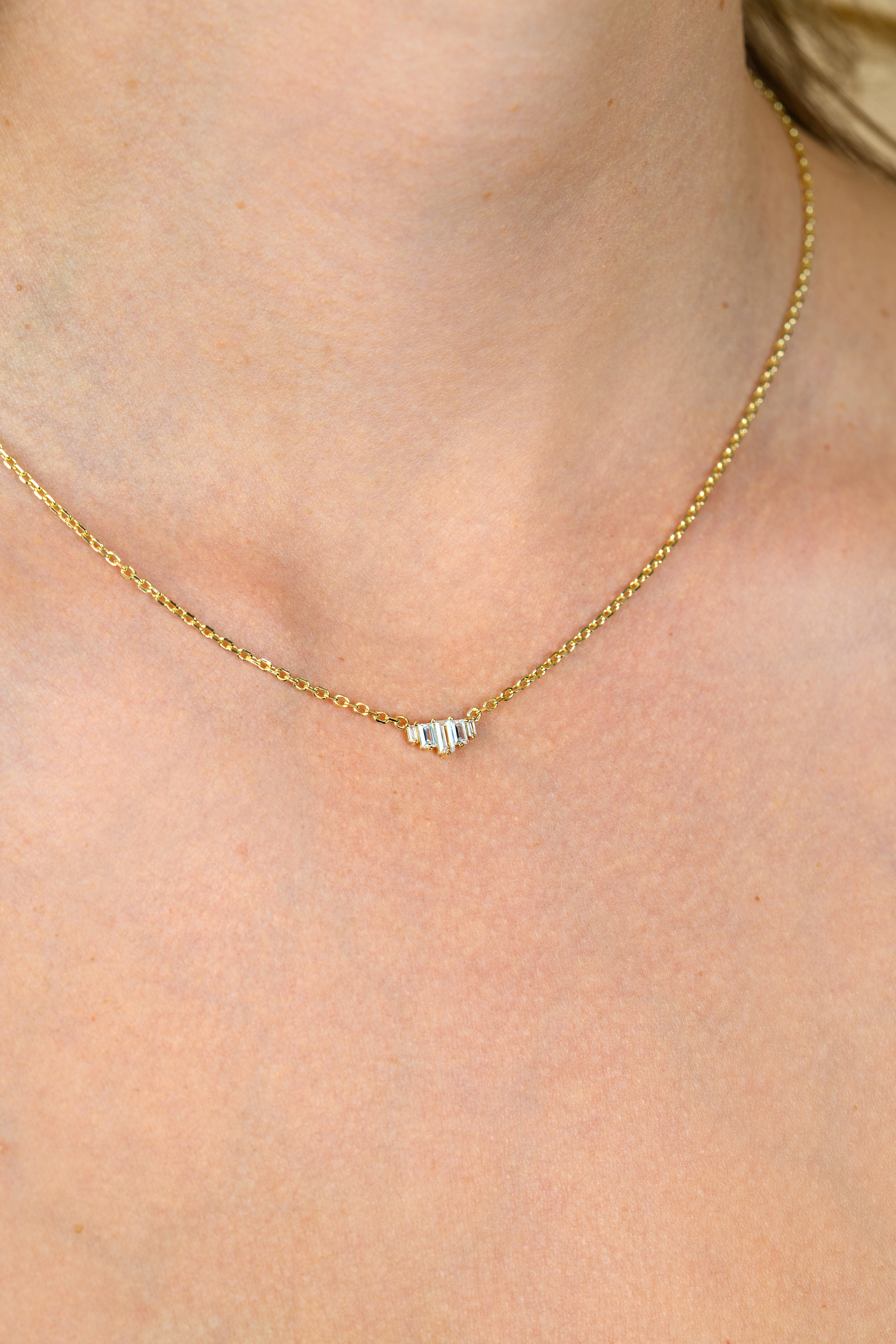 ZINZI gold plated zilveren ketting 42–45cm met piramide vorm, bezet met witte zirkonia’s ZIC2723Y
