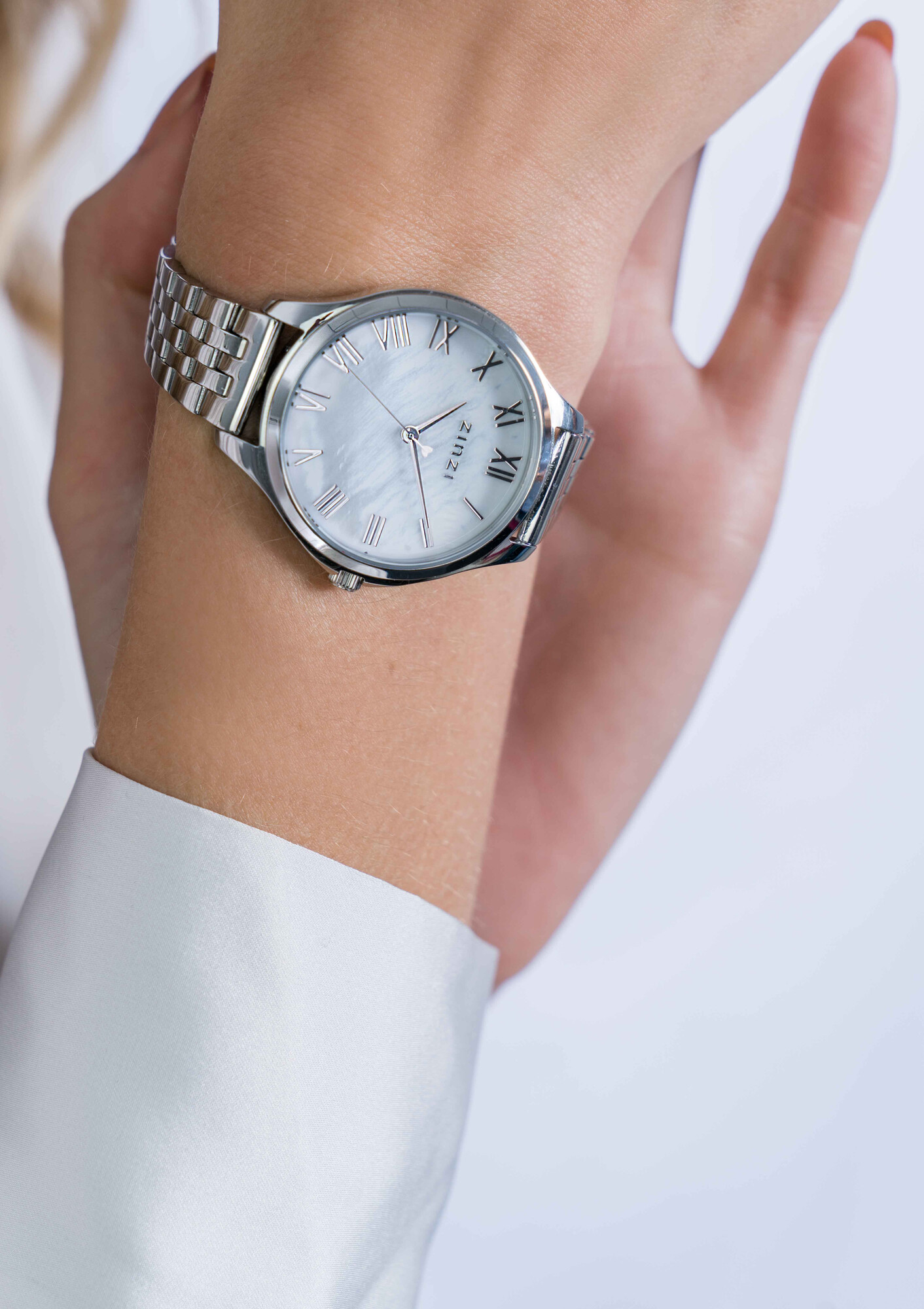 ZINZI horloge JULIA 34mm wit parelmoer wijzerplaat romeinse cijfers stalen kast en band ziw1117
