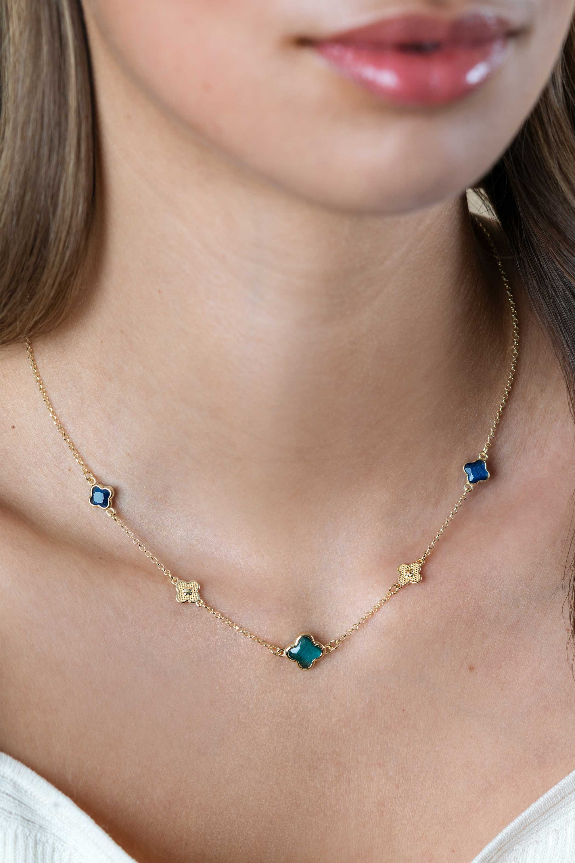 ZINZI gold plated silver link necklace with two dark blue clovers and one larger green clover 40-45cm ZIC2583
