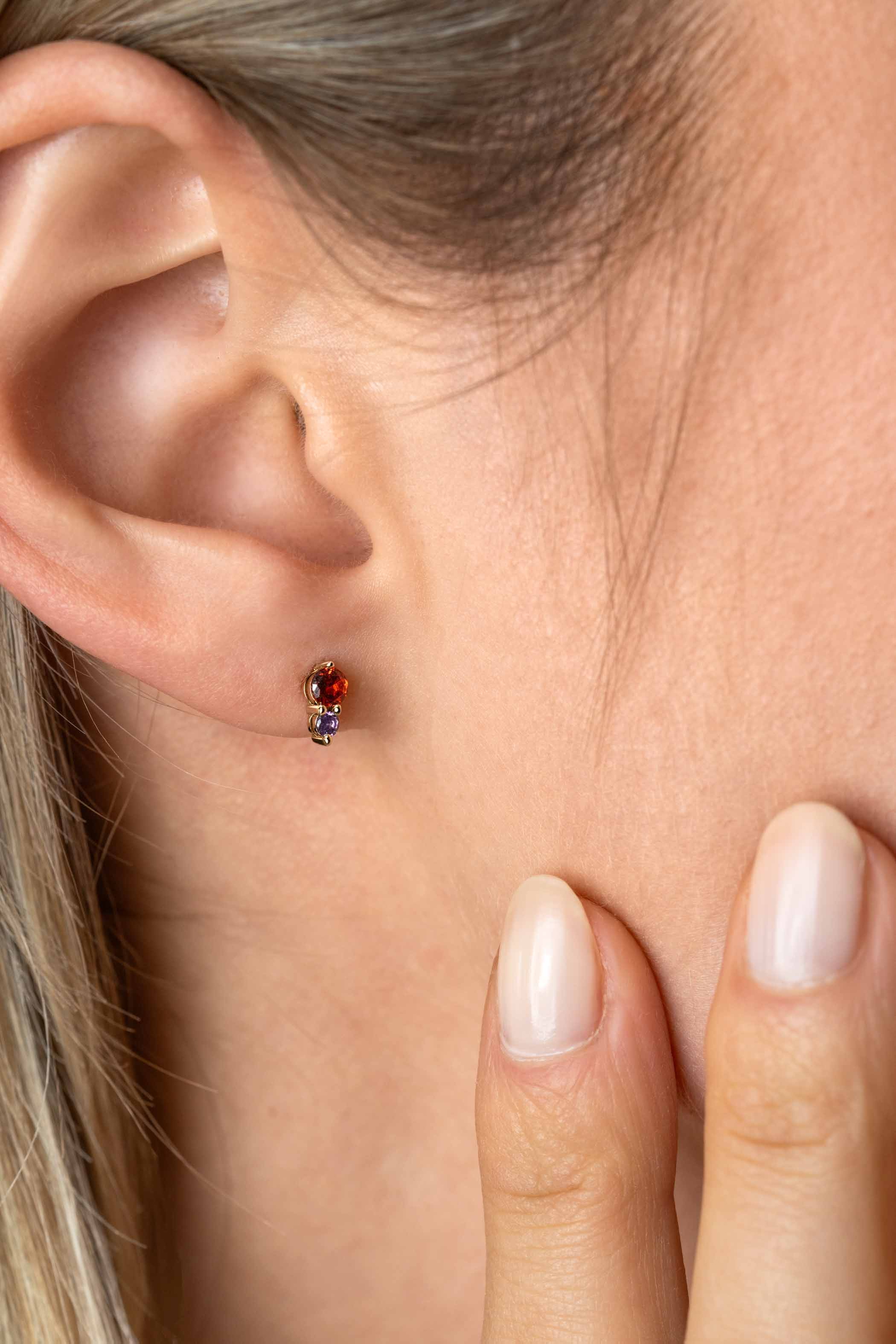 ZINZI zlv. oorknopjes rood/paars zirconia