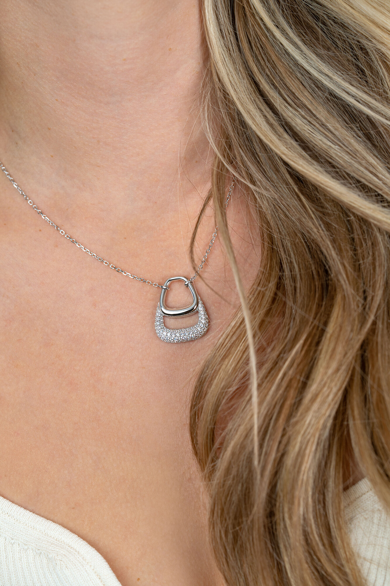 ZINZI zilveren ketting 45cm met stijlvolle dubbele hanger, bezet met witte zirconia's ZIC2806