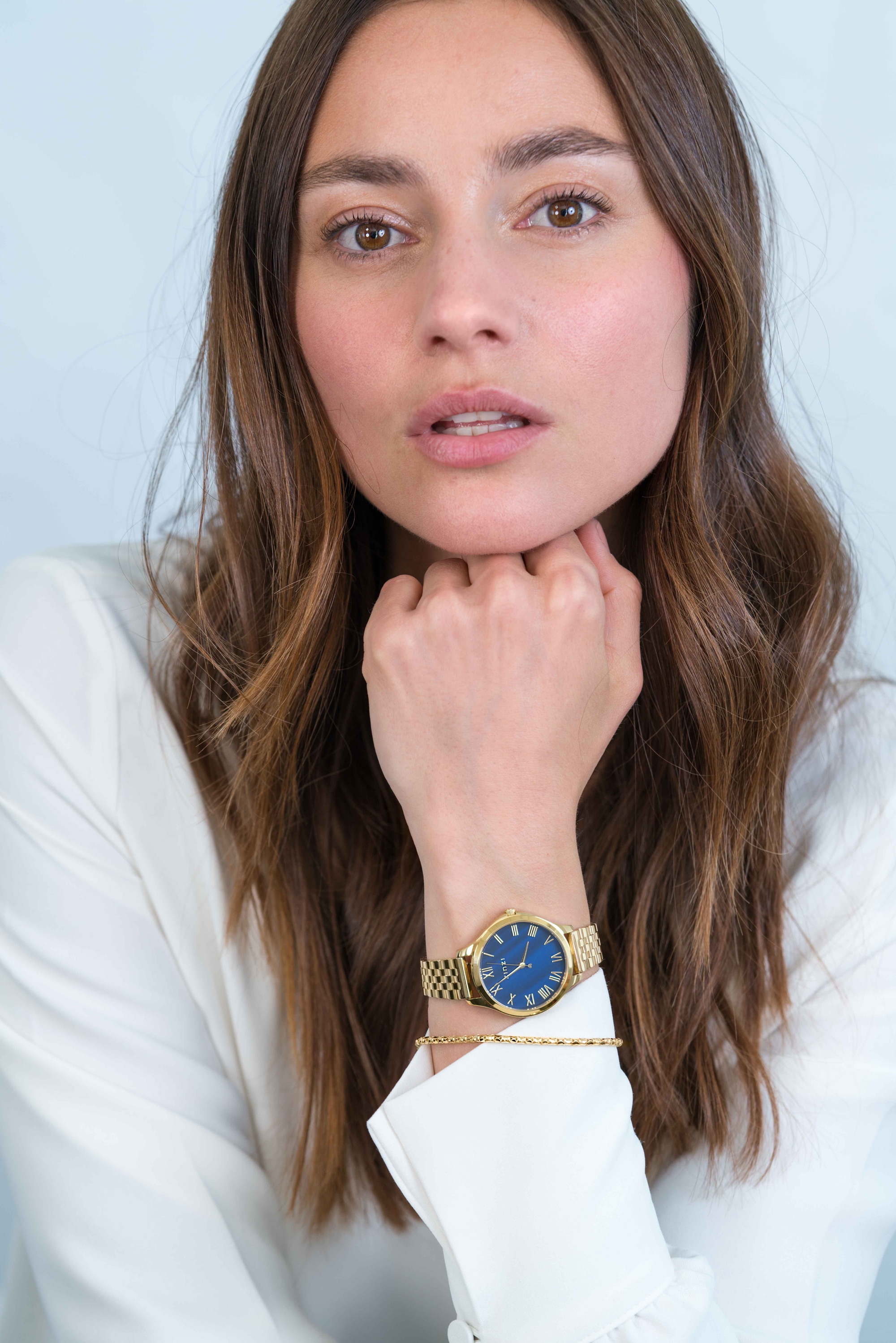 ZINZI horloge JULIA 34mm donkerblauwe parelmoer wijzerplaat romeinse cijfers goudkleurige stalen kast en band ziw1147
