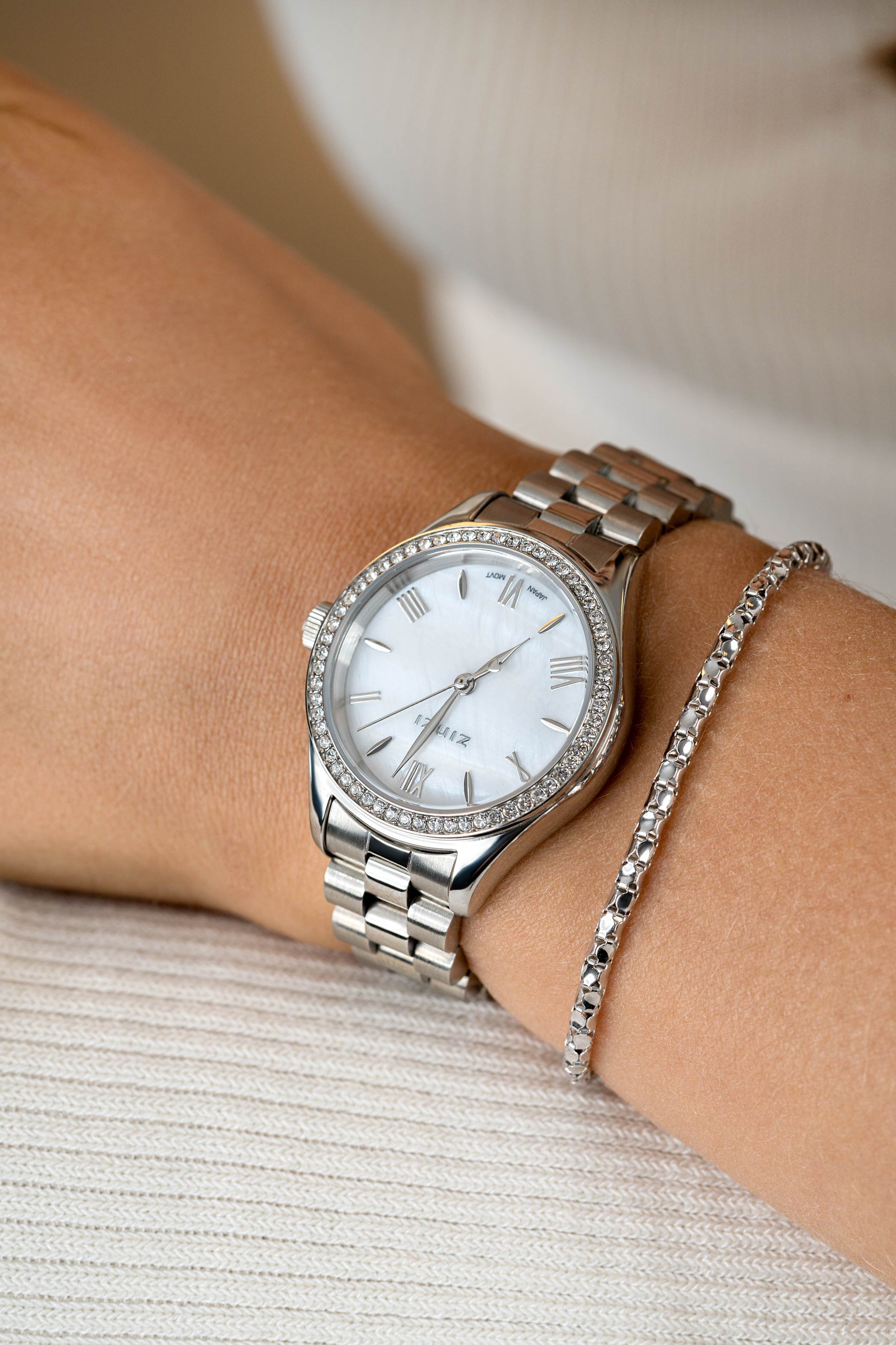 ZINZI Tresor Uhr 32mm, besetzt mit weißen Zirkoniasteinen, Perlmuttzifferblatt und silberfarbenem Edelstahlgehäuse und Gliederarmband ZIW2417