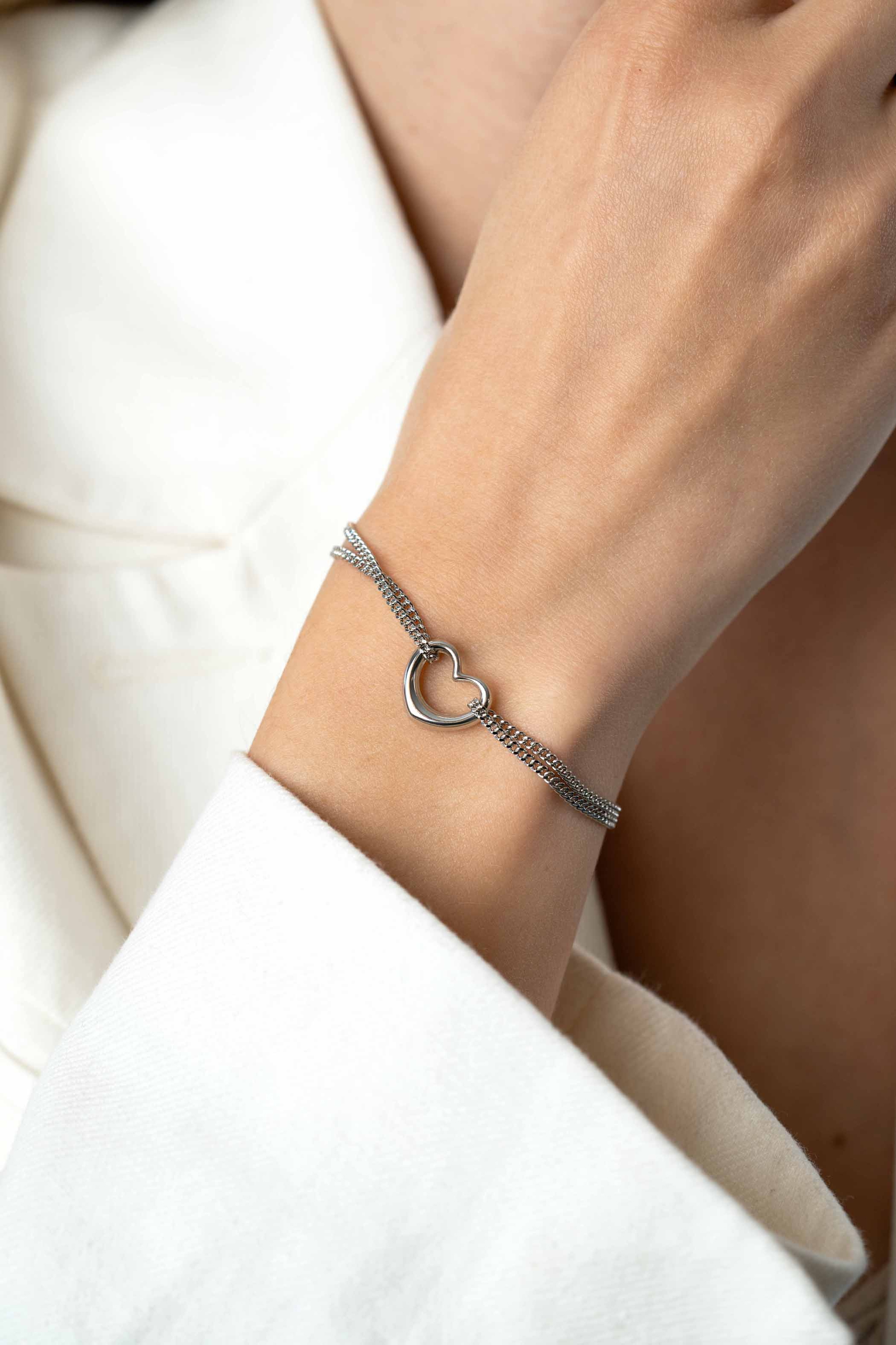ZINZI zlv. armband dubbel grmt. met hart ertussen