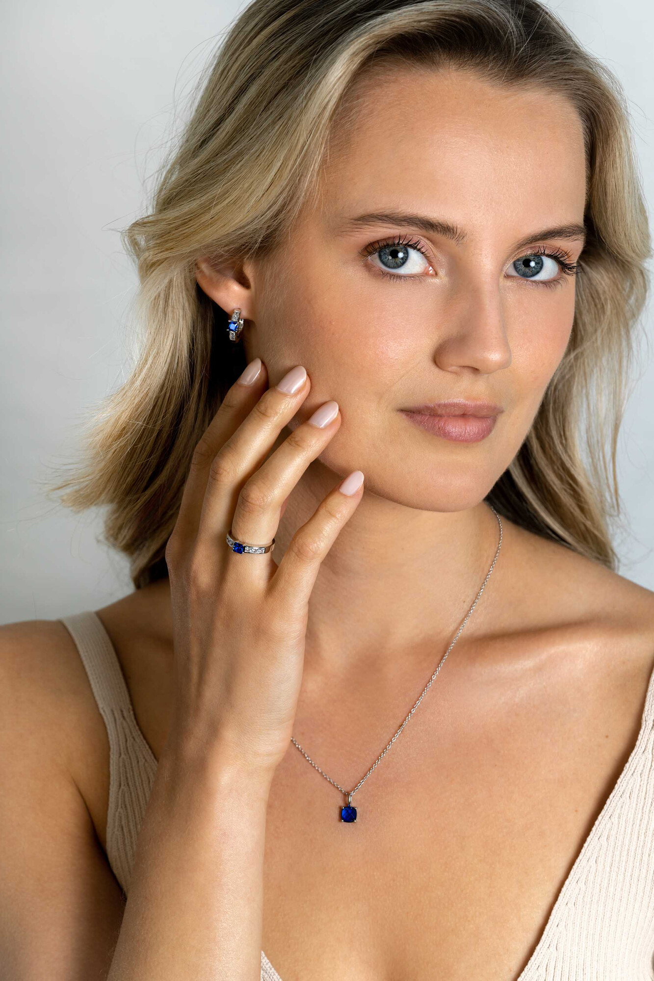 ZINZI zlv.klapcreolen prinsesblauw/wit zirc.16x3mm
