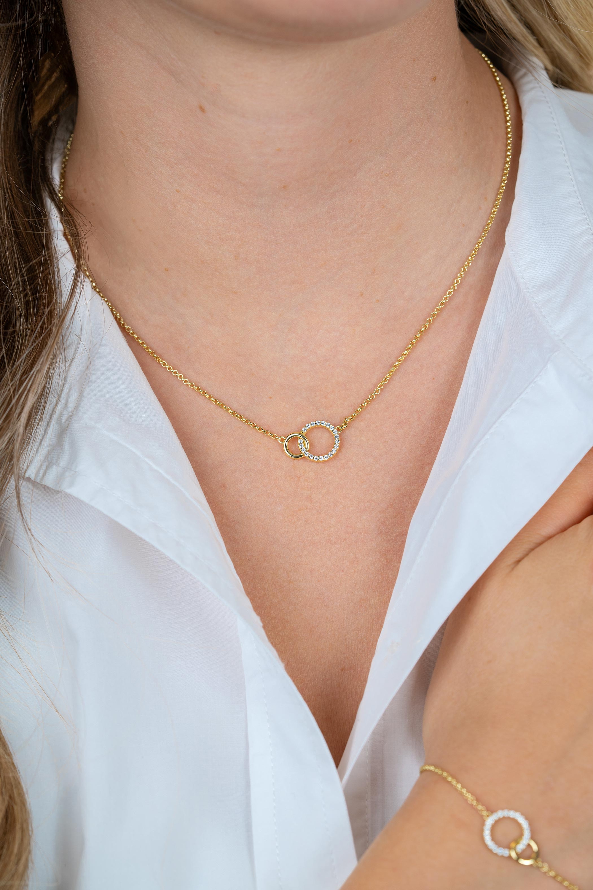 ZINZI Sterling Silver Gold Plated Necklace with 2 Connected Circles and White Zirconias ZIC1782Y