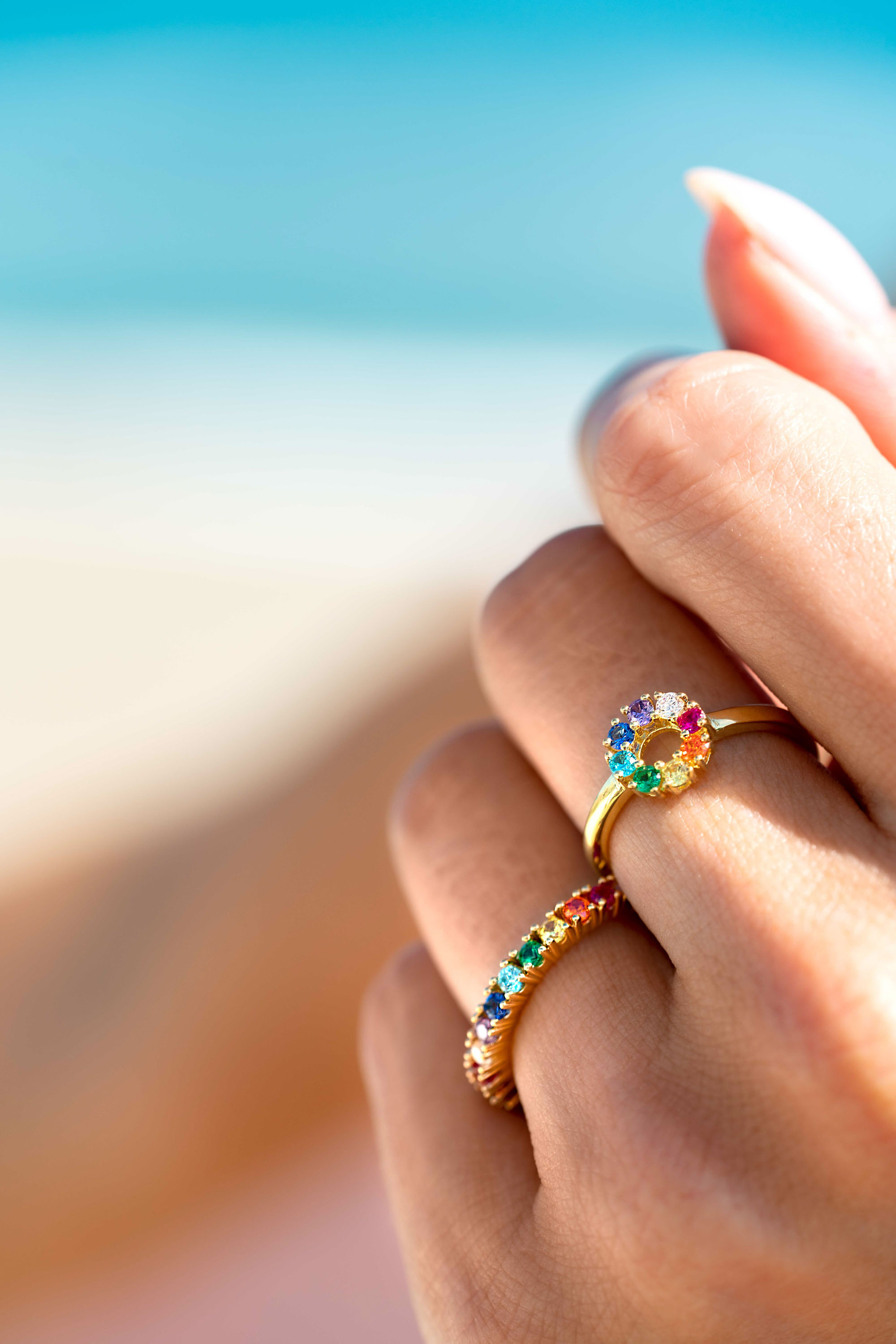 ZINZI silberner Ring 14K gelb vergoldet 8,5mm besetzt regenbogenfarben ZIR2172