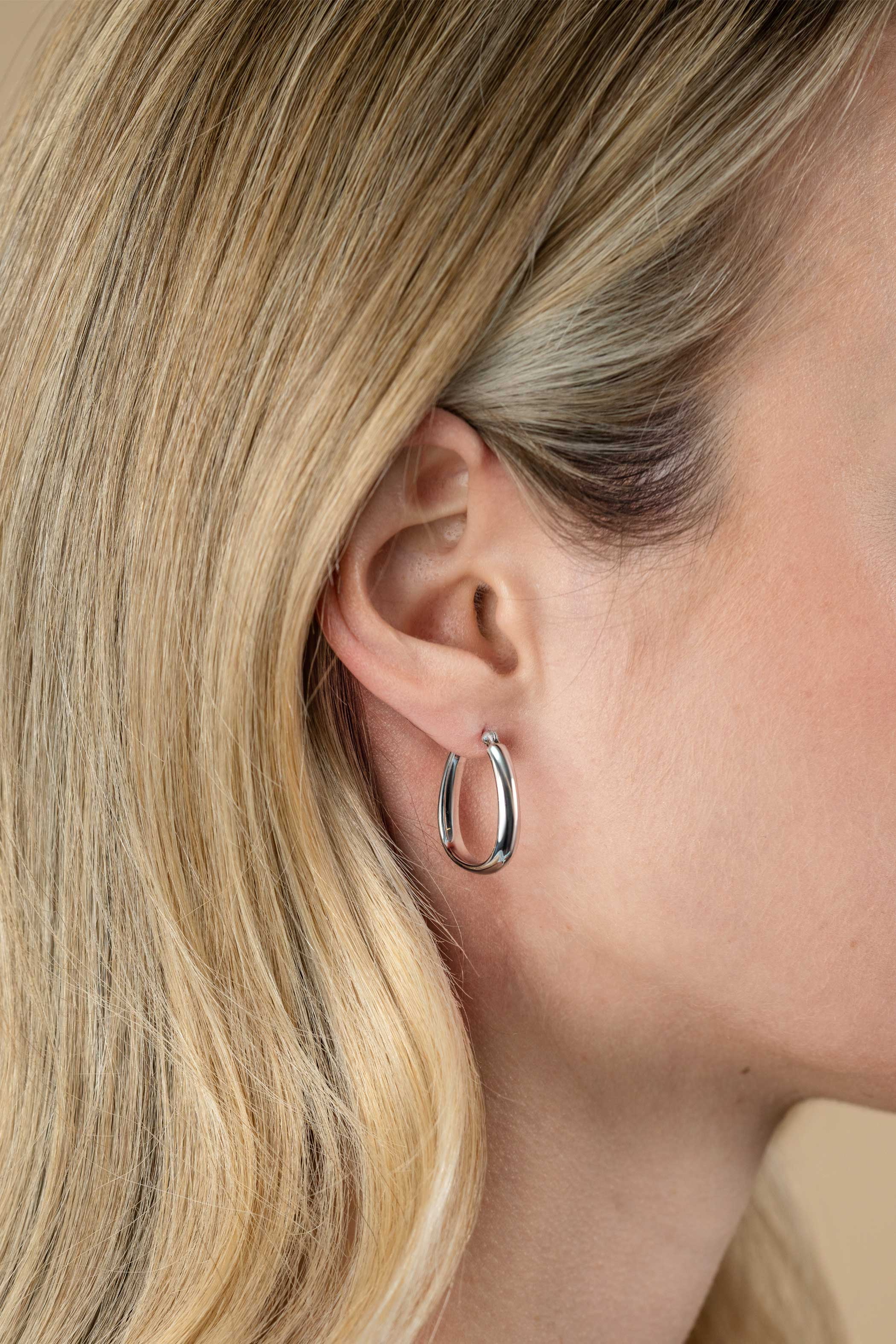 22mm ZINZI Silber Creolen in trendiger Taschenform mit glatter Röhre 4mm breit und praktischem oberen Verschluss ZIO2606