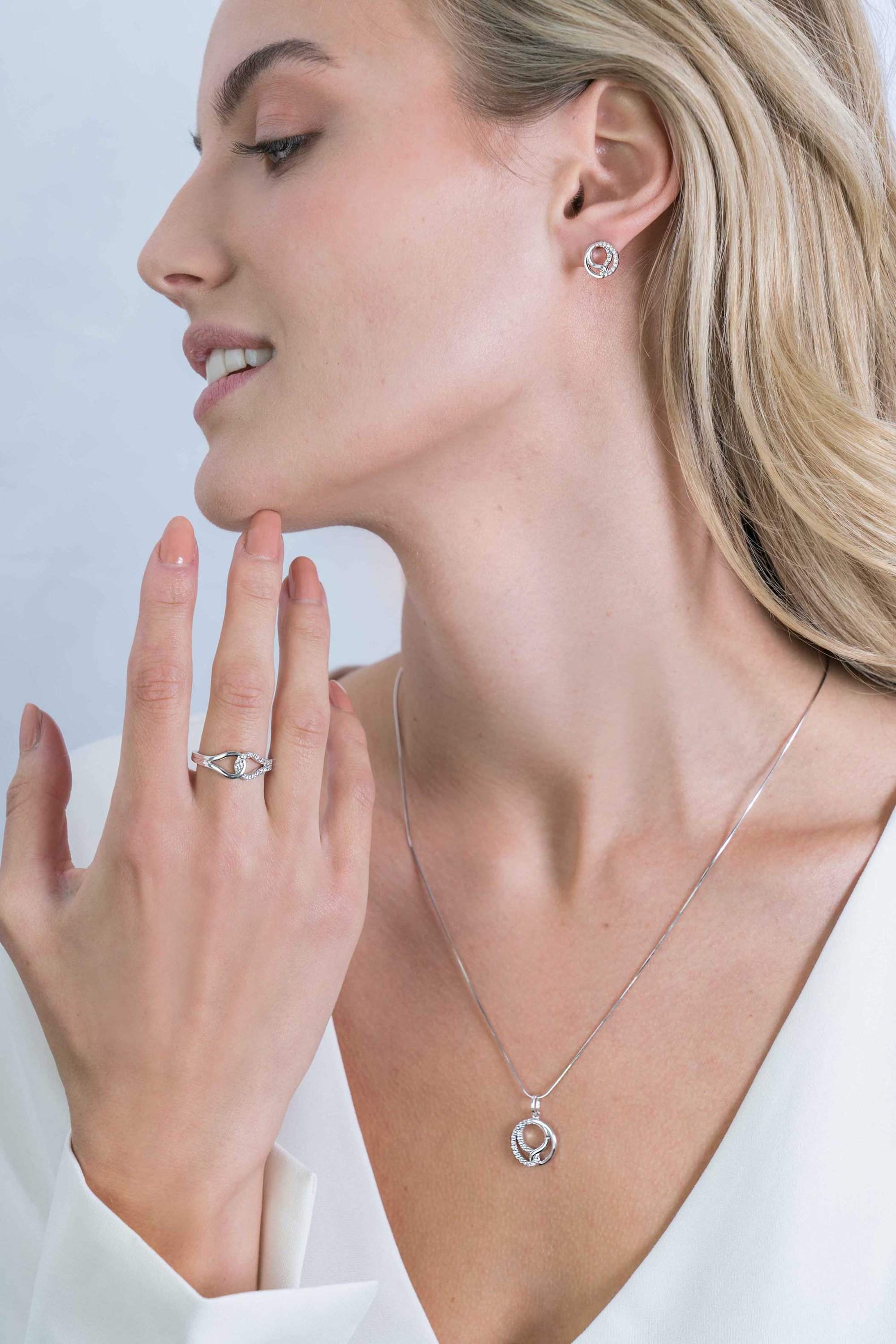 ZINZI silberner Anhänger 15mm,symbolisiert Verbundenheit,  weiße Zirkonias ZIH2119S