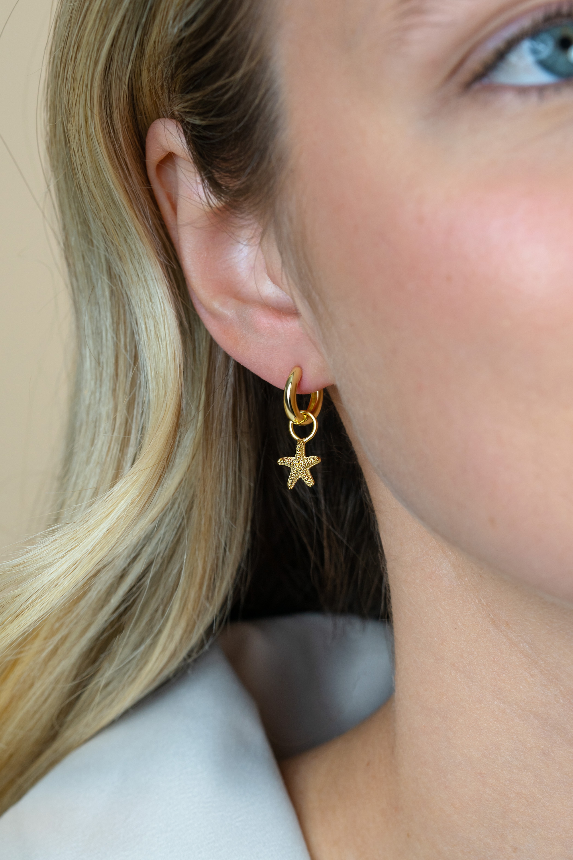 8mm ZINZI gold plated zilveren oorbedels zeester ZICH2731 (zonder oorringen)