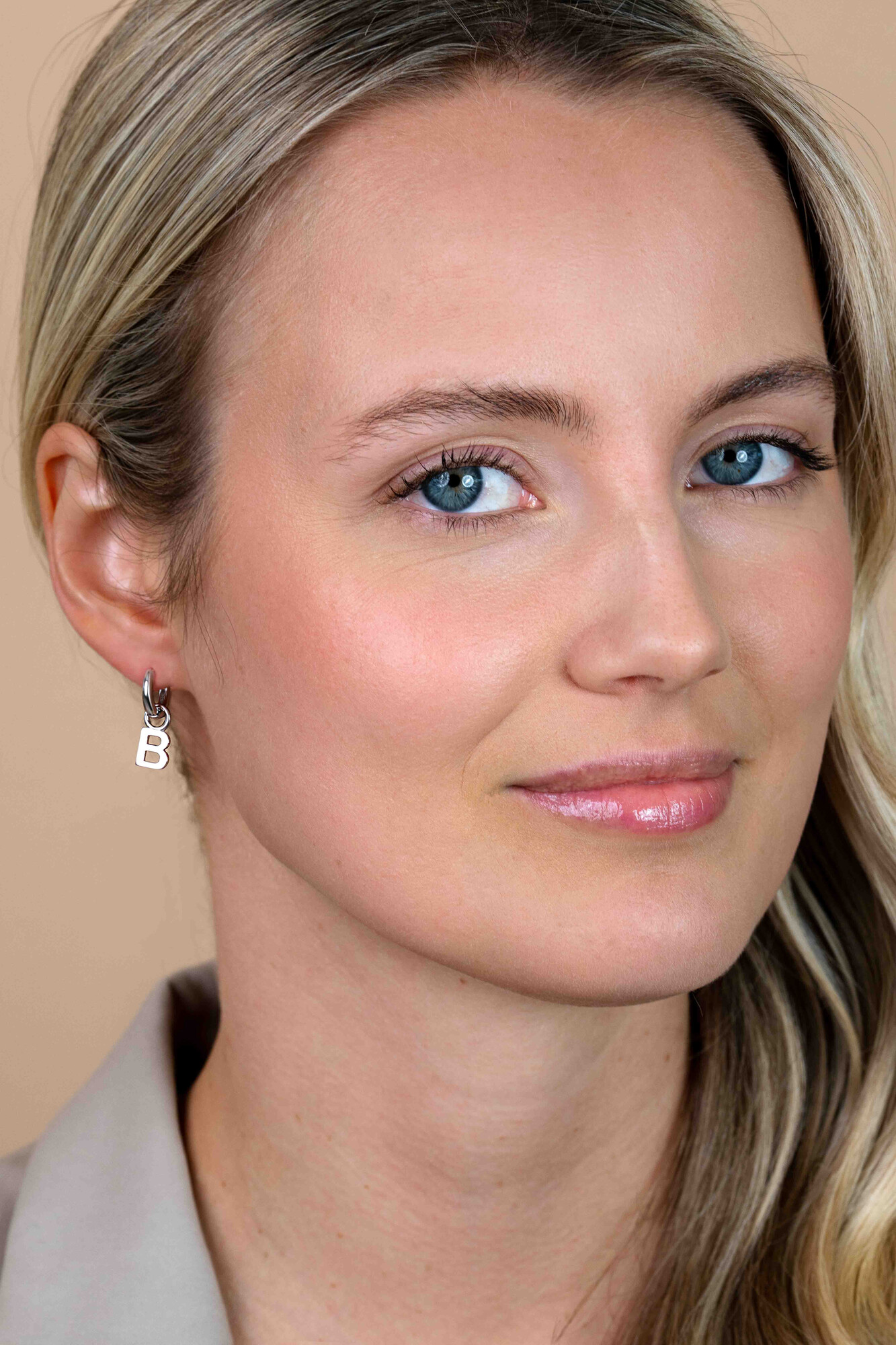 ZINZI Sterling Silver Letter Earrings Pendant B price per piece ZICH2144B (excl. hoop earrings)