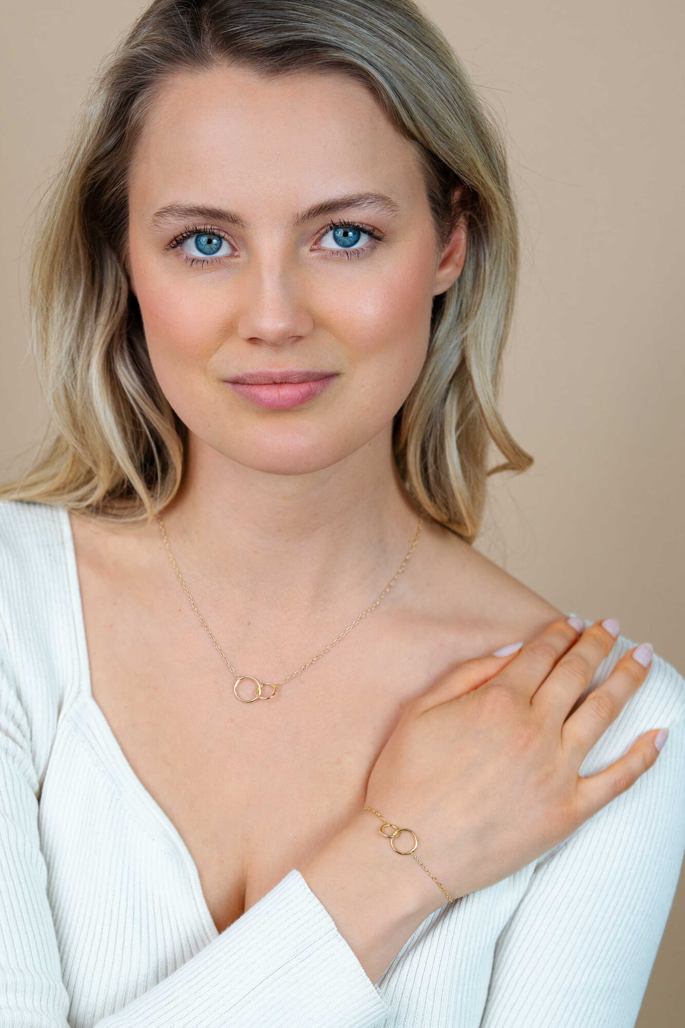 ZINZI Gold Plated Sterling Silver Paperclip Chain Necklace with 2 Connected Open Circles 42-45cm ZIC2275G