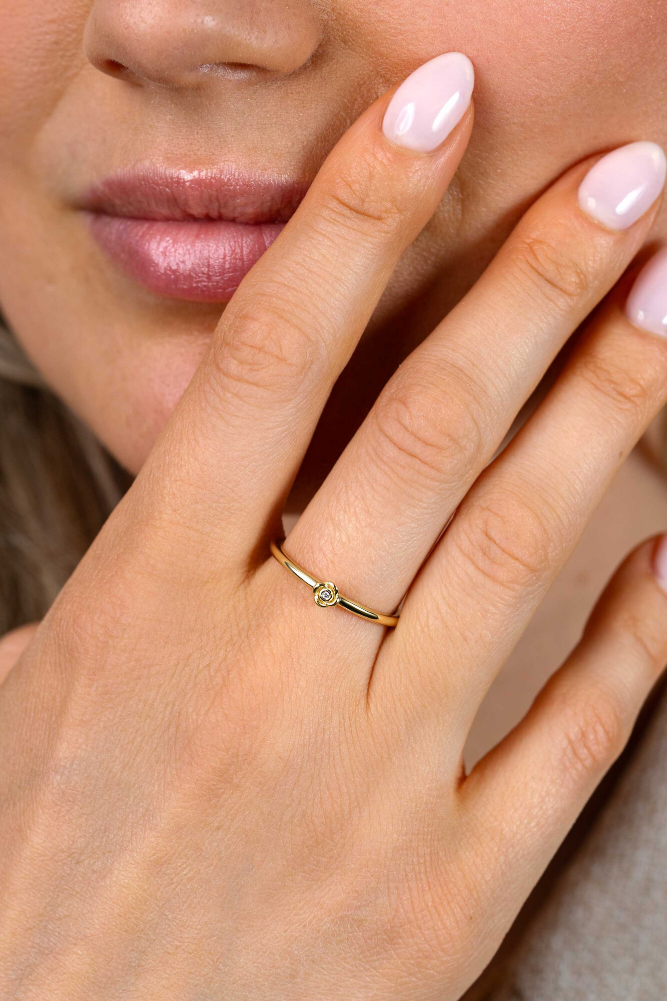 ZINZI zlv. ring gg.verg. met roosje en zirconia mt.62
