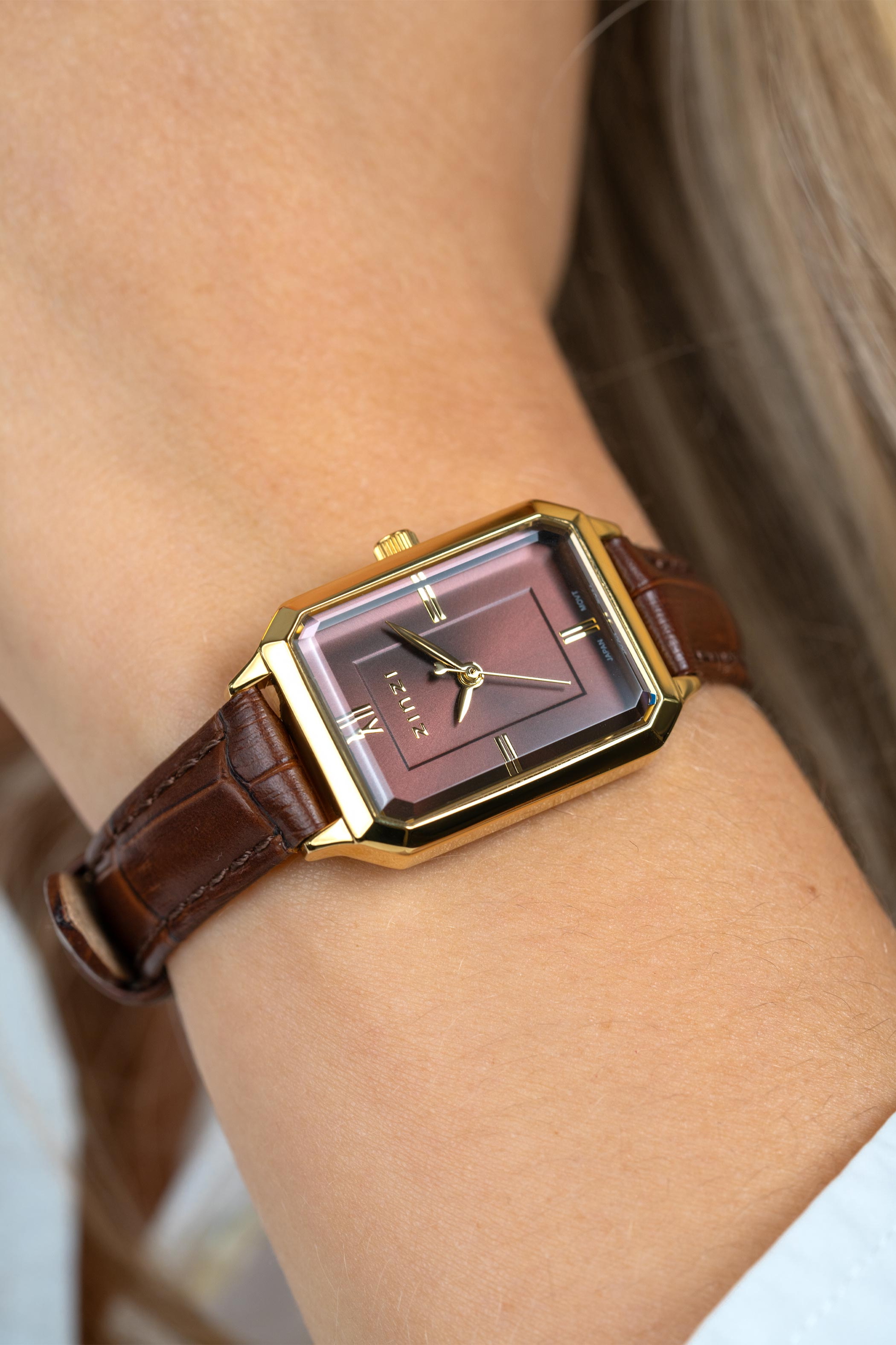 ZINZI Allure horloge 30mm achthoekige kast, bruine wijzerplaat, geelgoudkleurige kast en leren band, Japans uurwerk ZIW2536B
