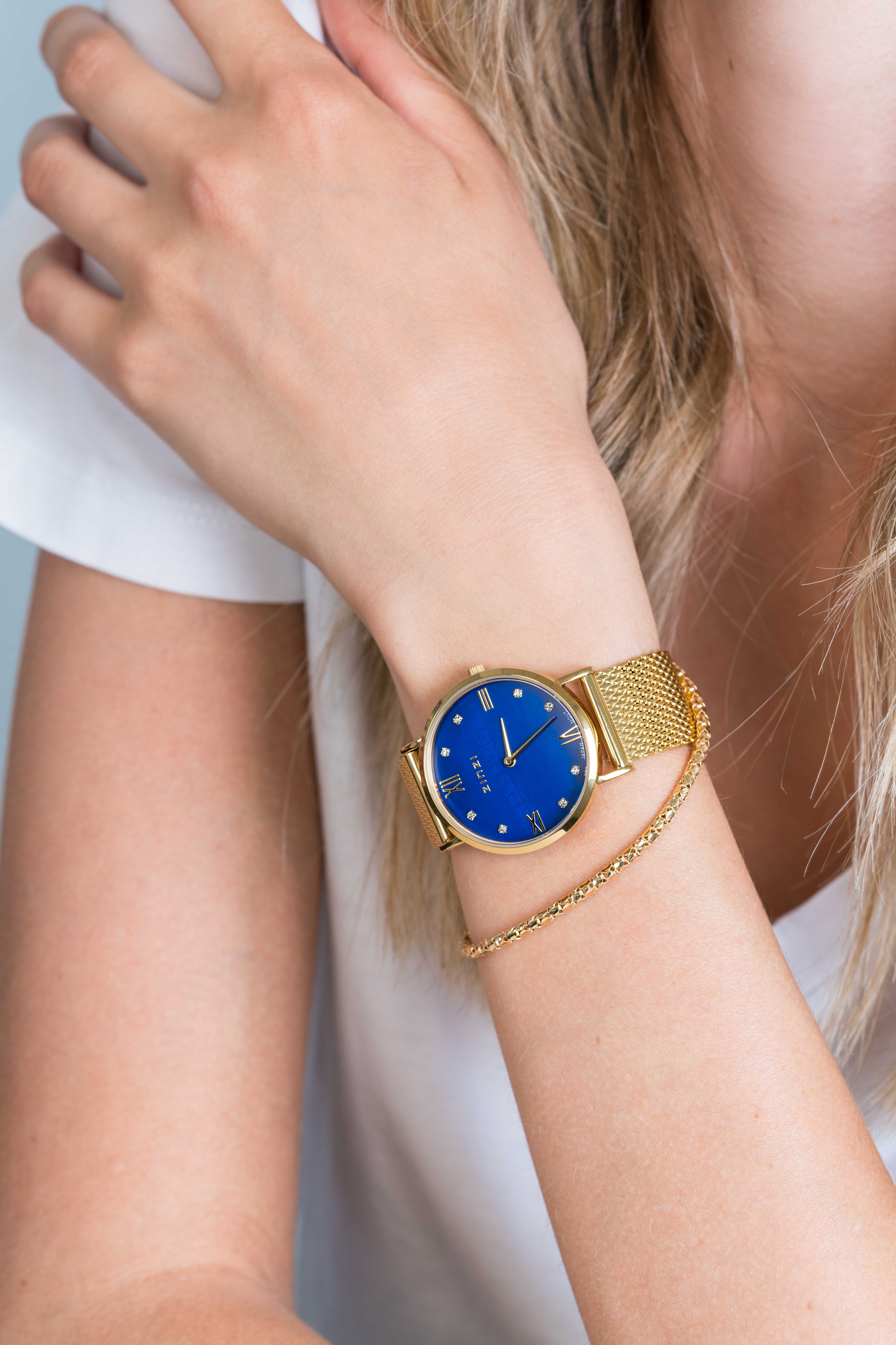 ZINZI Roman Watch Dark Blue Mother-of-Pearl Dial with White Zirconias Gold Colored Stainless Steel Case and Mesh Strap 34mm ZIW547M