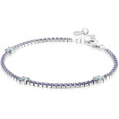 ZINZI zilveren tennisarmband 2,1mm breed bezet met saffierblauwe zirkonia’s in verfijnde rijzetting, afgewisseld met drie grotere lichtblauwe kleurstenen (4,3mm) in chatonzetting ZIA2894B