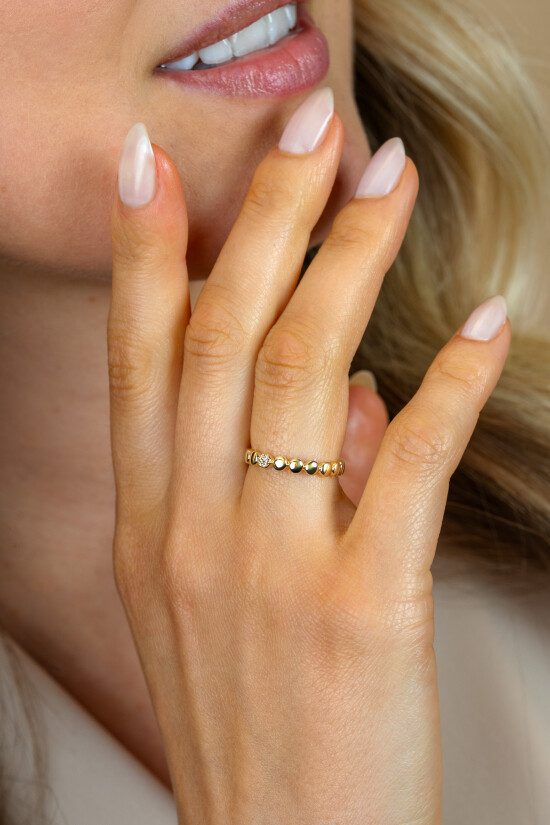 ZINZI Gold 14 krt gouden ring (3mm breed) gladde rondjes, middelste bezet met witte zirkonia's ZGR540